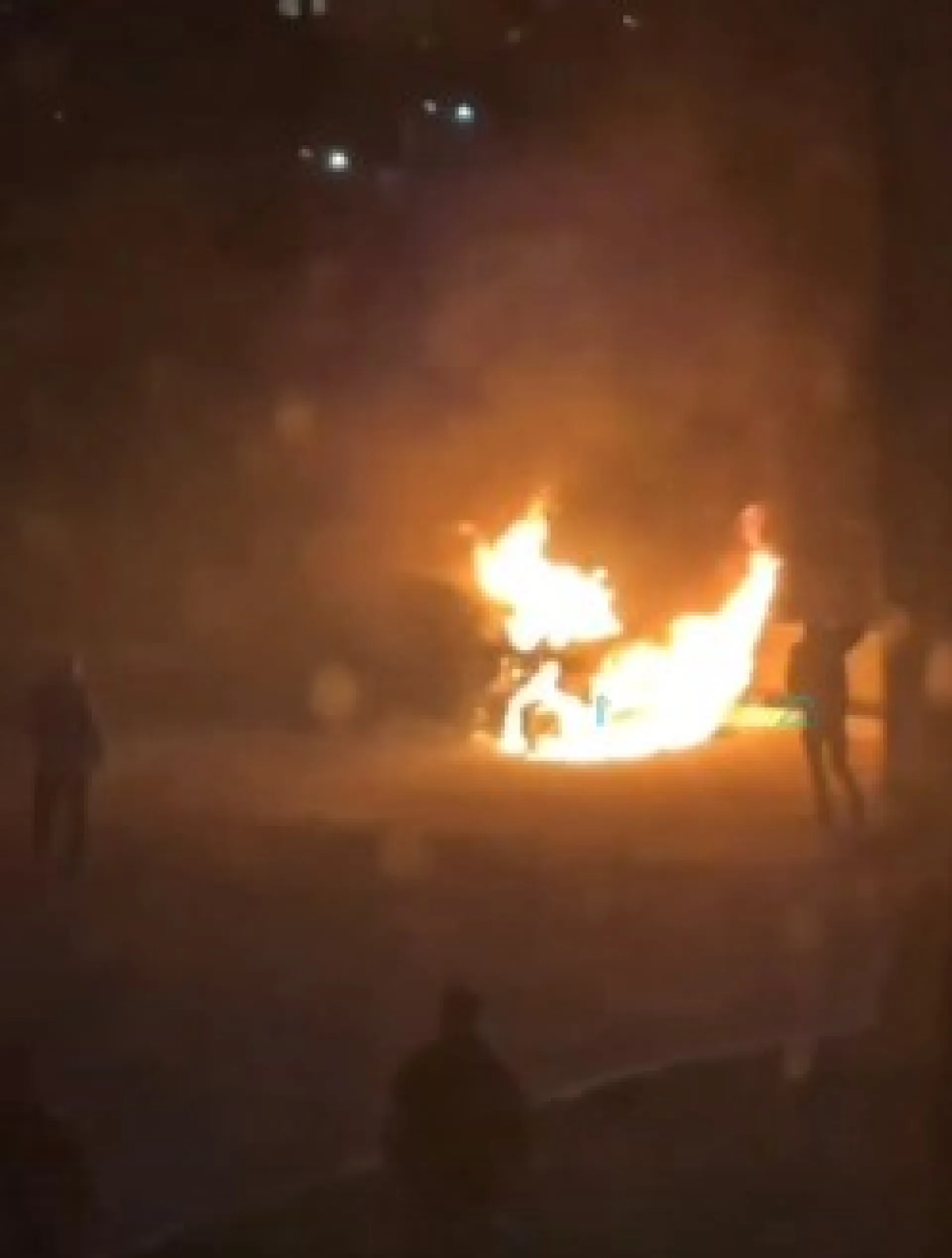 В Барнауле ночью загорелся автомобиль В Барнауле ночью загорелся автомобиль
