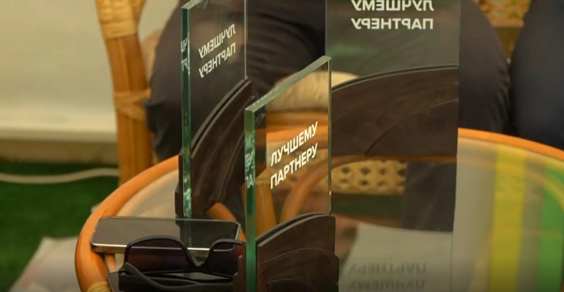 Алтайский филиал Россельхозбанка наградил лучших партнёров во время агрофорума «День сибирского поля» Алтайский филиал Россельхозбанка наградил лучших партнёров во время агрофорума «День сибирского поля»