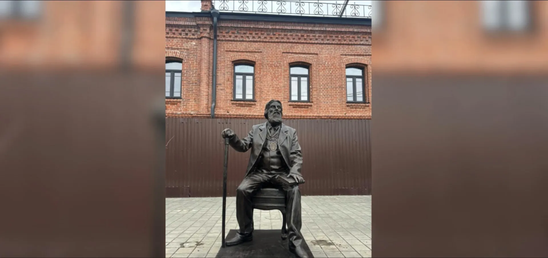 Памятник купцу Сухову открыли в Барнауле Памятник купцу Сухову открыли в Барнауле