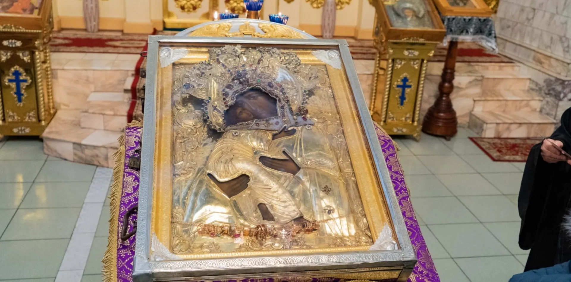 Древнюю чудотворную икону доставили в Барнаул