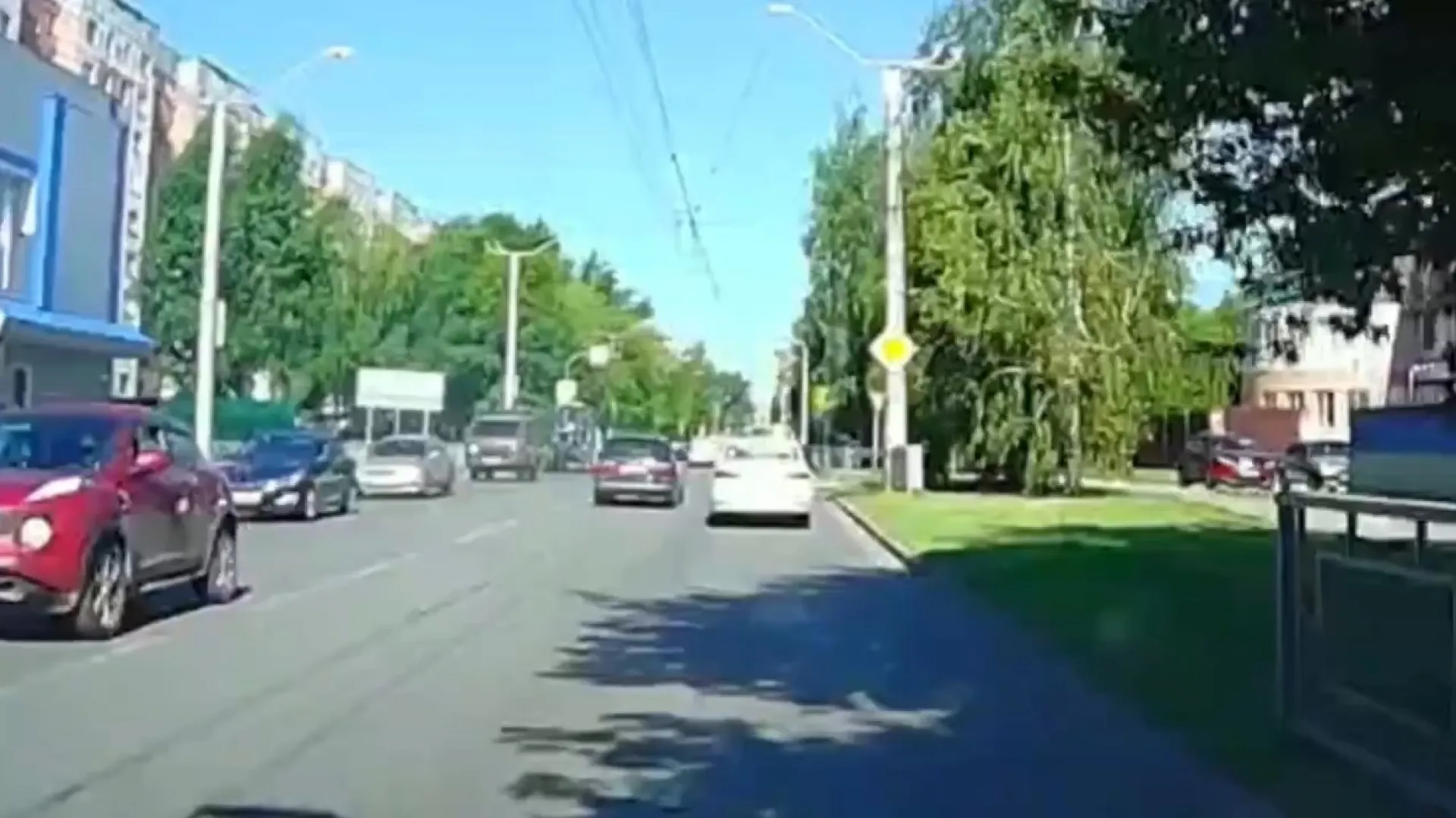 Пешеход попал под колеса иномарки в Барнауле Пешеход попал под колеса иномарки в Барнауле