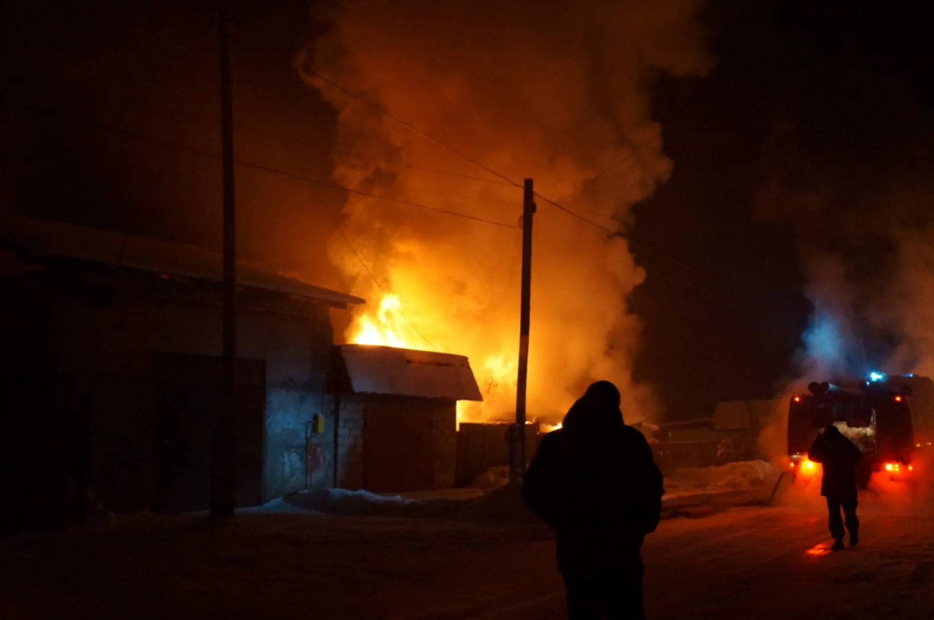 Двое взрослых и четверо детей погибли в страшном пожаре в Алтайском крае