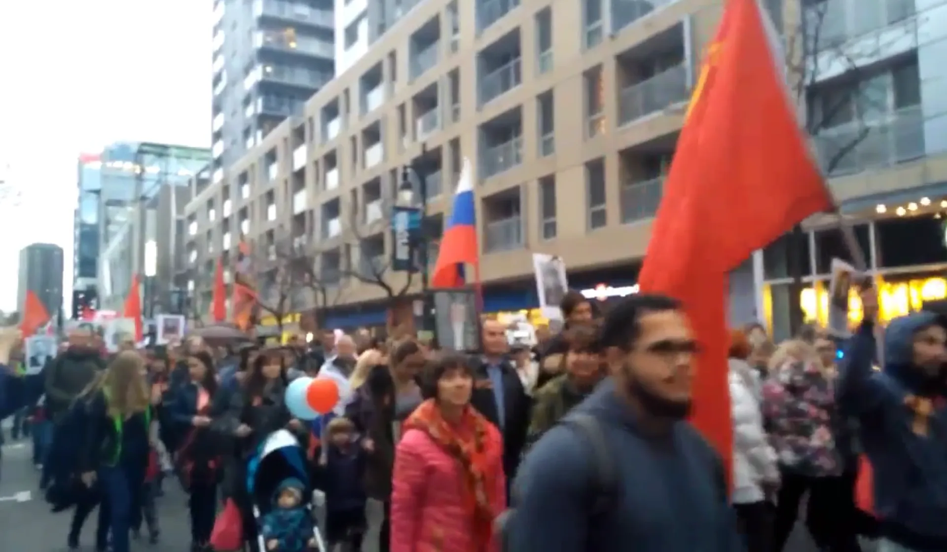 «Бессмертный полк» в День Победы прошел в Монреале 