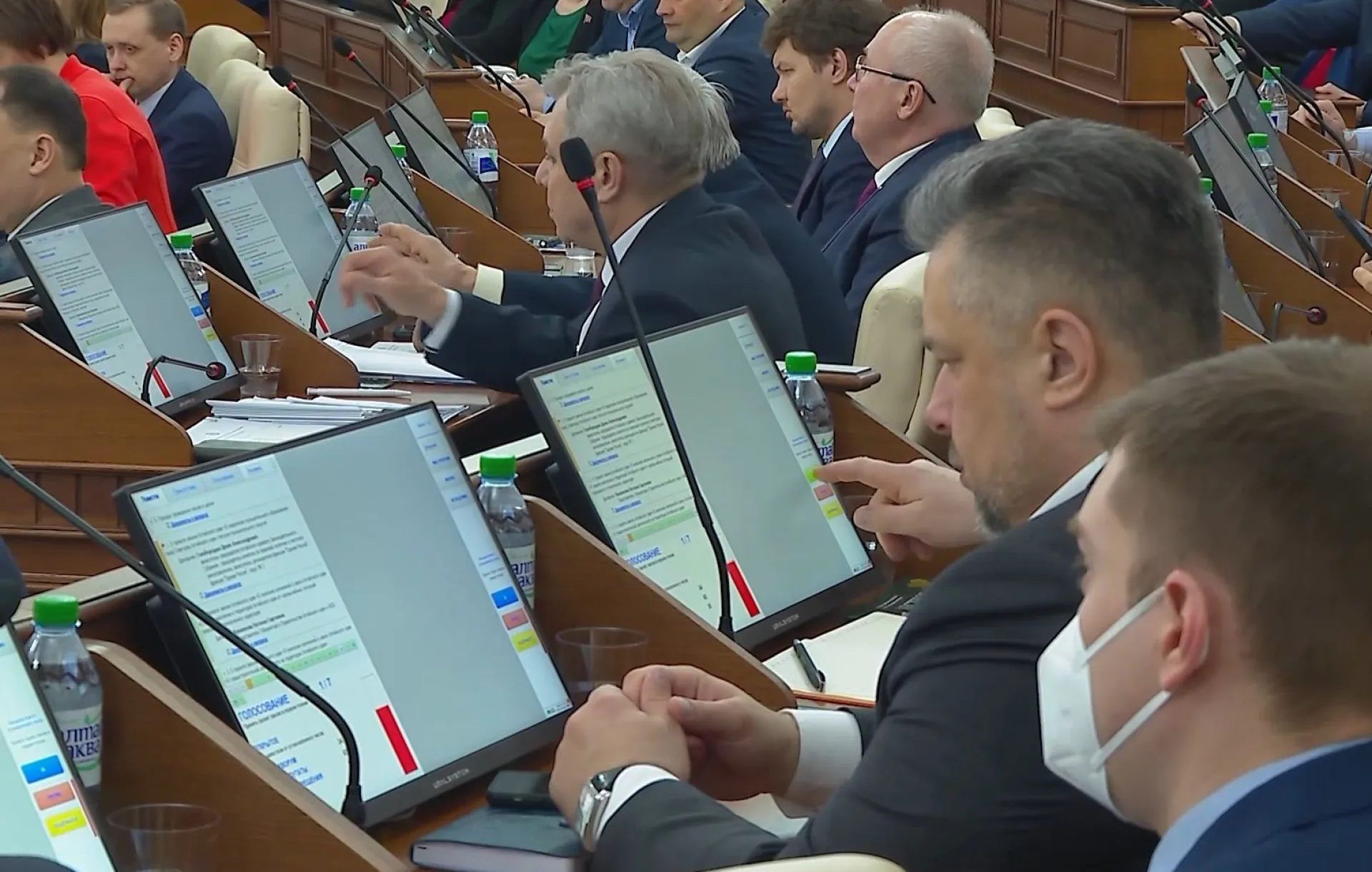 Финансирование районных больниц, муниципальный округ, переселение граждан. Какие изменения приняли на сессии АКЗС