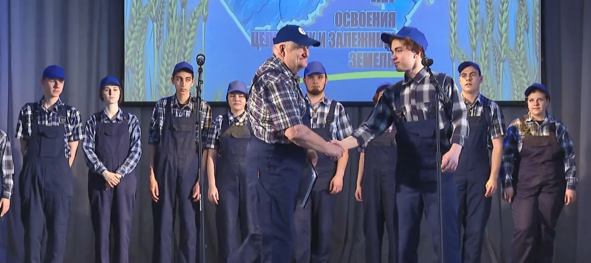 Студенты Павловского техникума поставили спектакль «Агитбригада» Студенты Павловского техникума поставили спектакль «Агитбригада»
