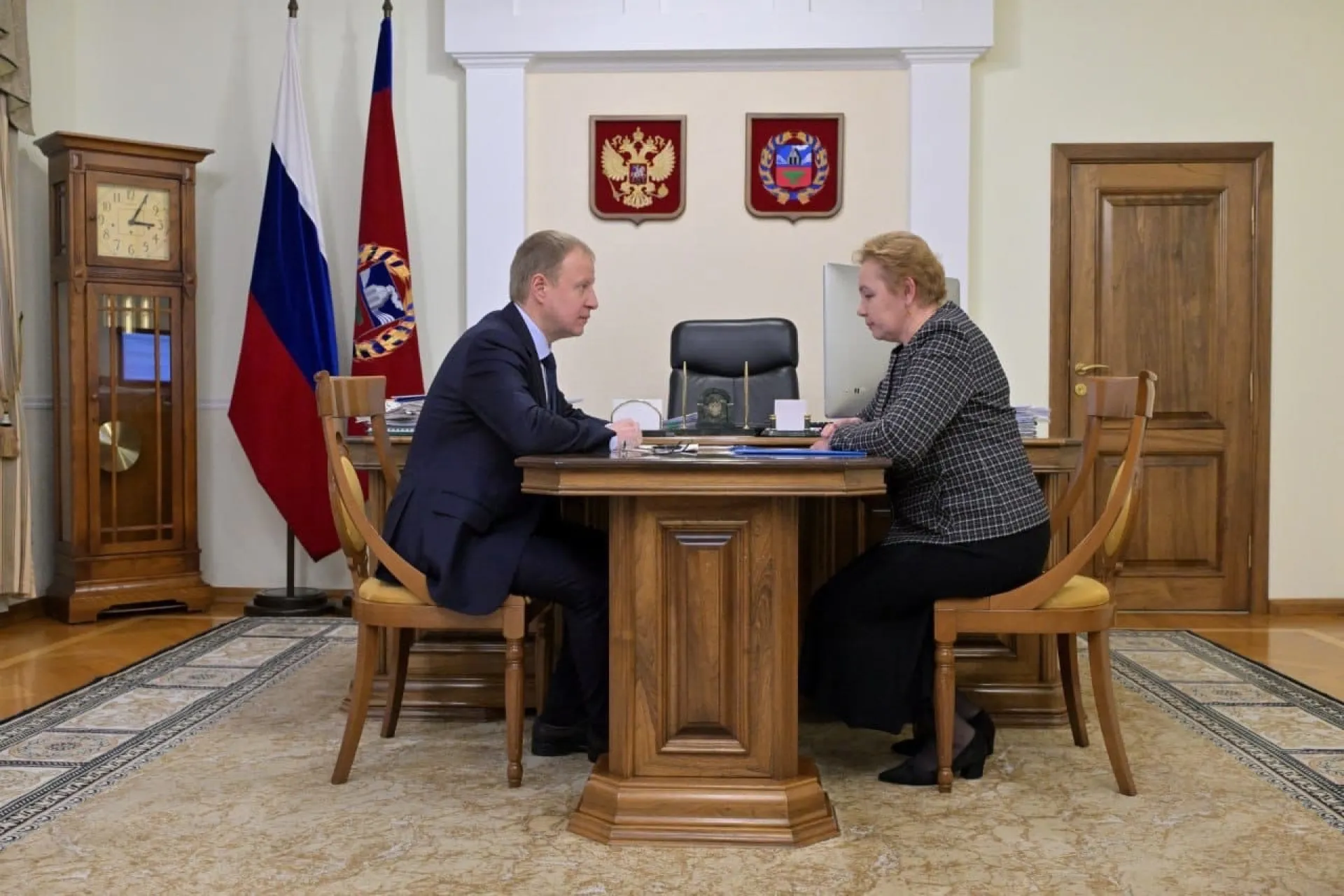 Виктор Томенко обсудил социально-экономическое развитие Ельцовского района с главой Виктор Томенко обсудил социально-экономическое развитие Ельцовского района с главой