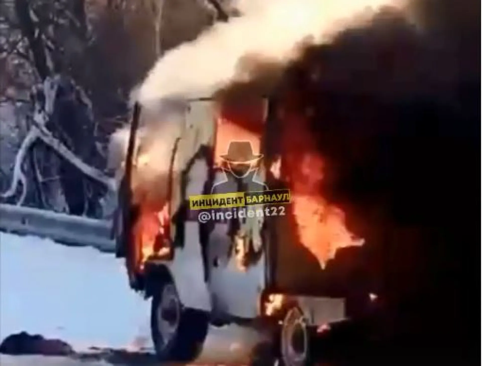 Автомобиль скорой помощи сгорел в Алтайском крае Автомобиль скорой помощи сгорел в Алтайском крае
