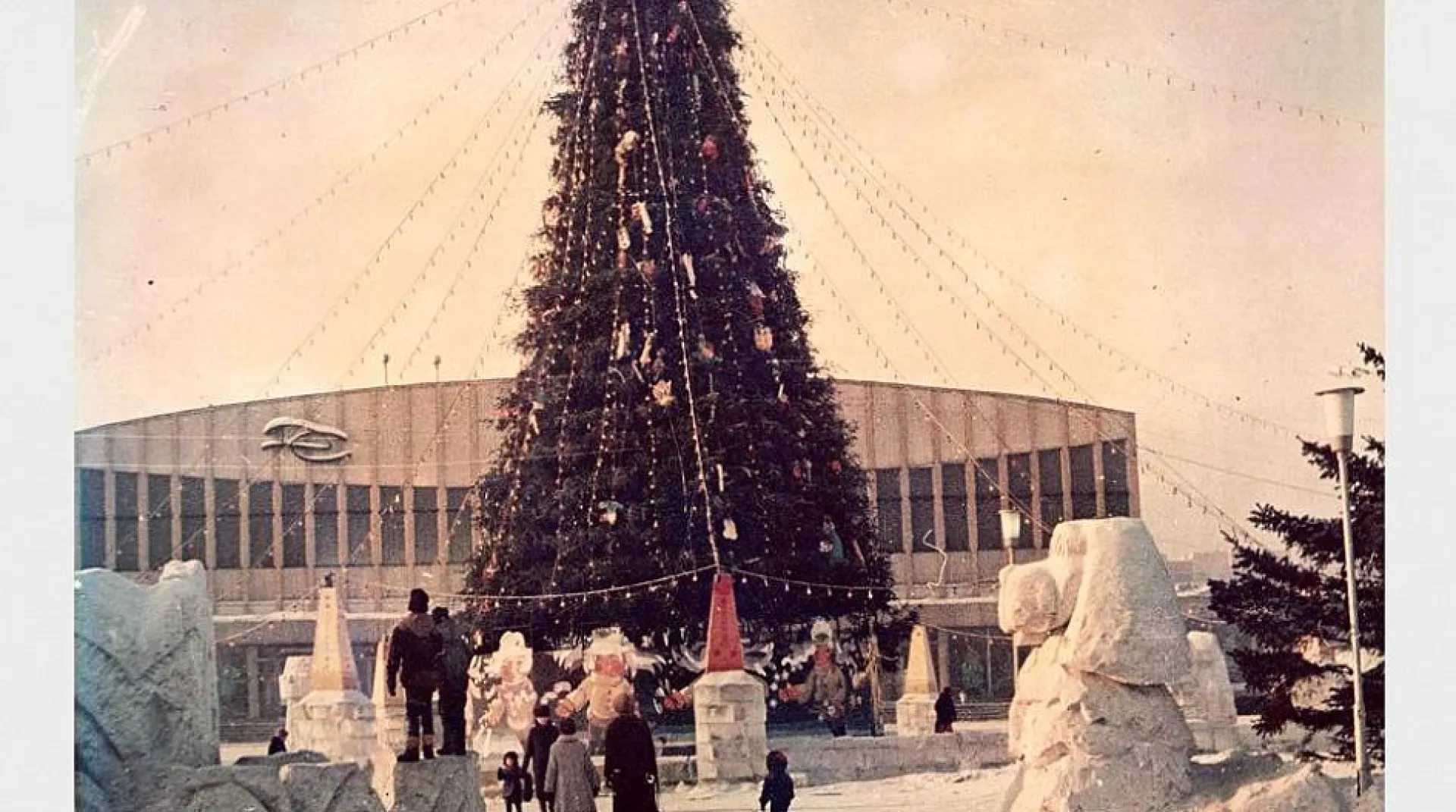 Фото: как выглядел новогодний Барнаул 30 лет назад?