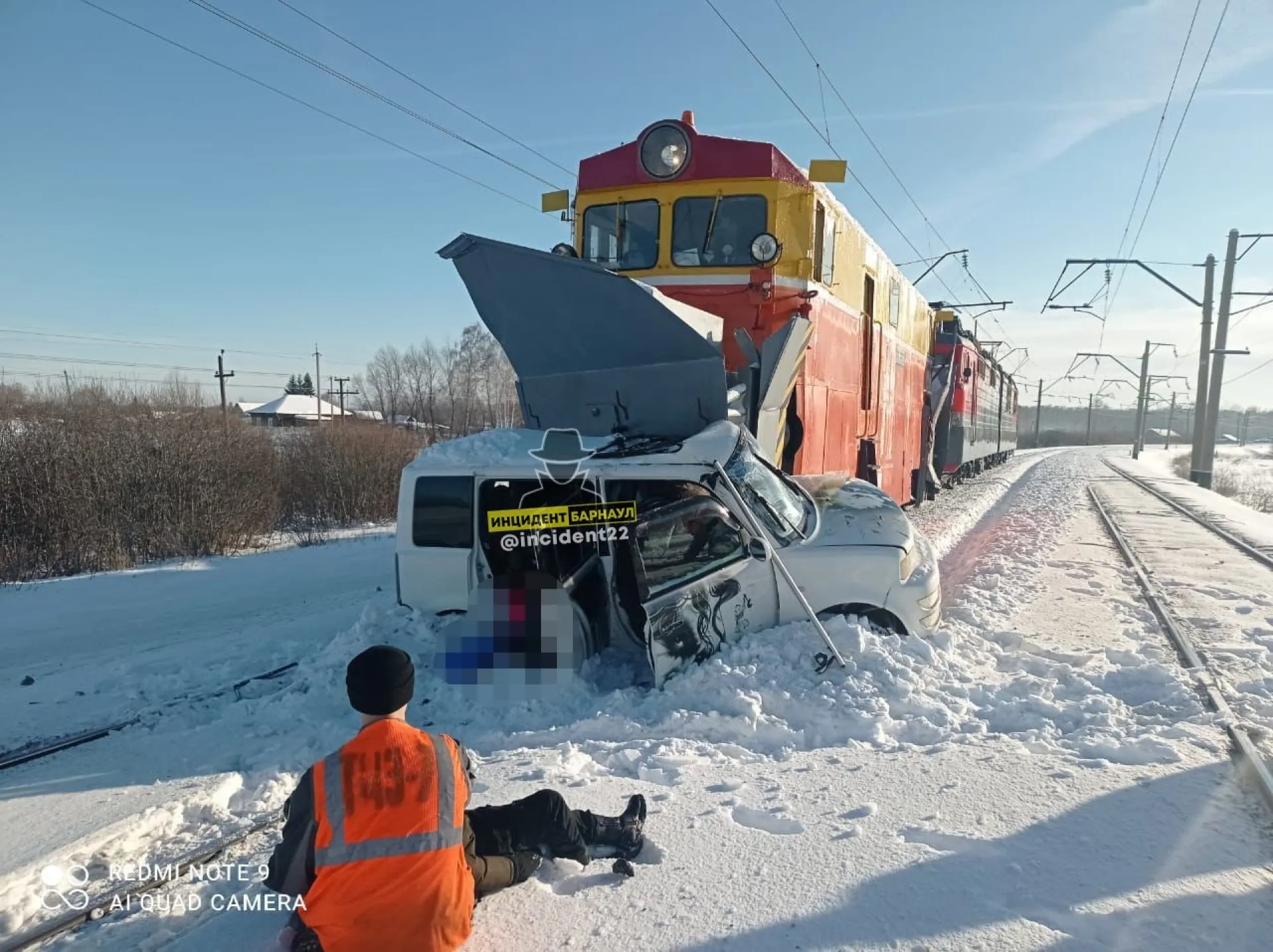 Трое детей погибли при столкновении снегоуборочного поезда и автомобиля в Алтайском крае Трое детей погибли при столкновении снегоуборочного поезда и автомобиля в Алтайском крае