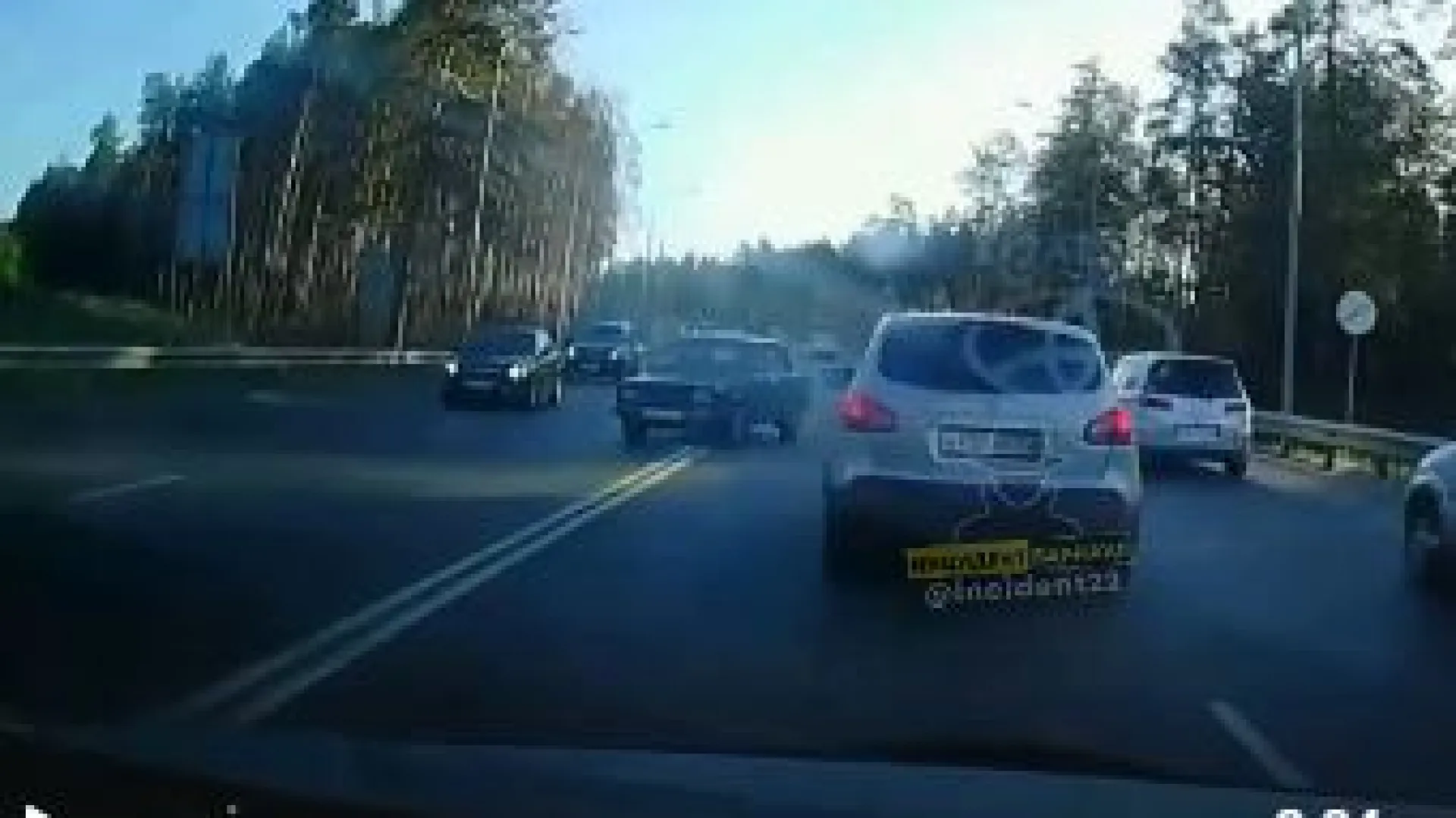 Водитель успел избежать аварии в Барнауле