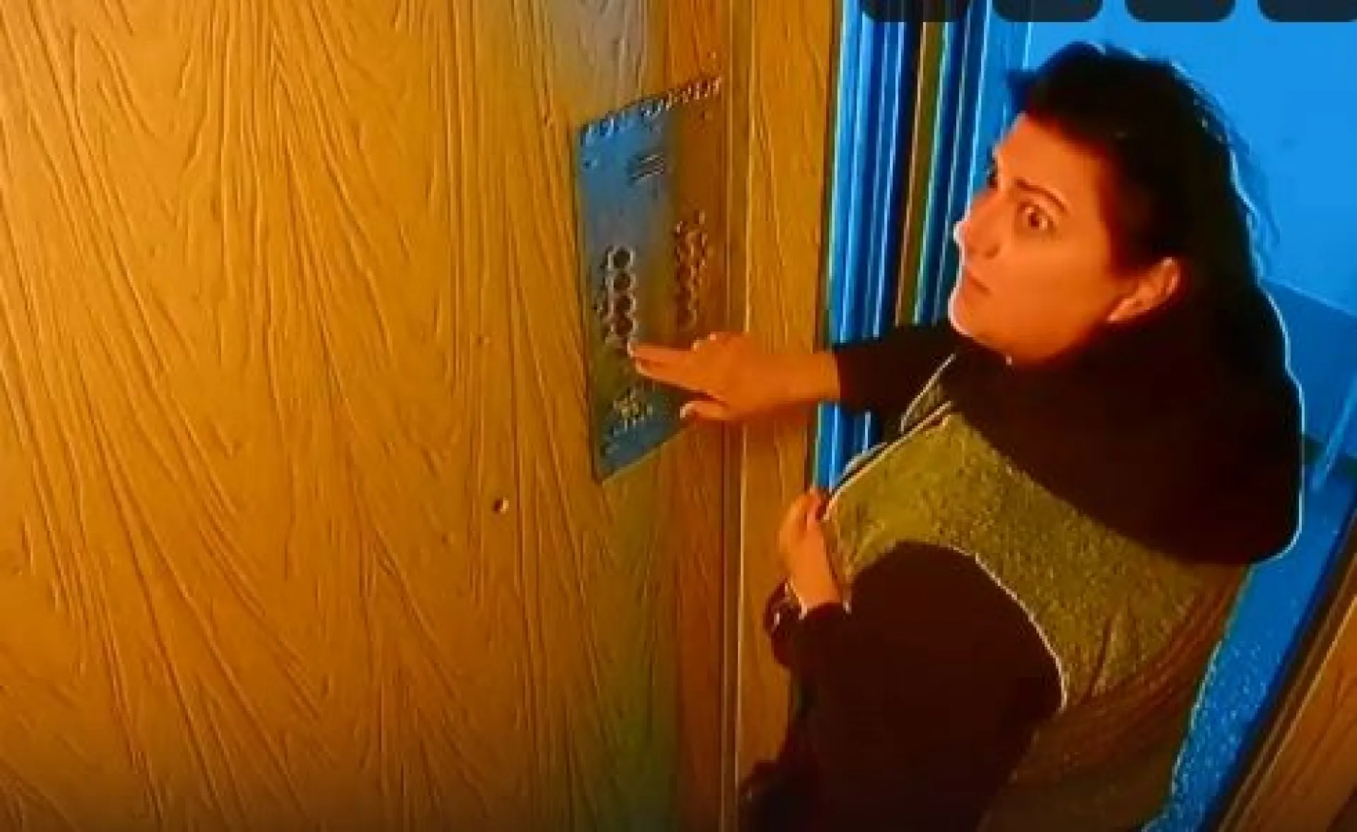 Женщина справила нужду в одном из барнаульских лифтов Женщина справила нужду в одном из барнаульских лифтов