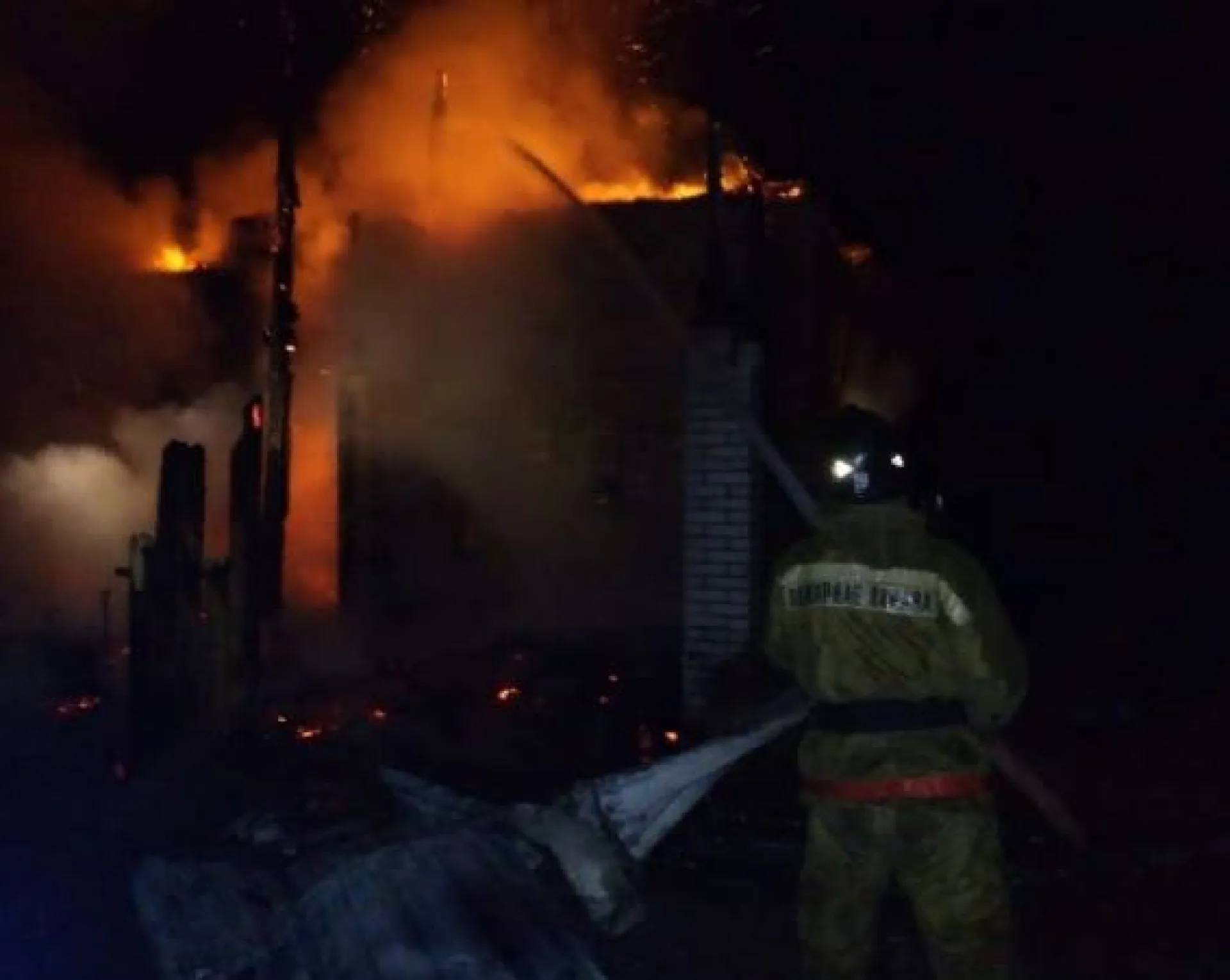 Мужчина погиб во время пожара в Алтайском крае Мужчина погиб во время пожара в Алтайском крае