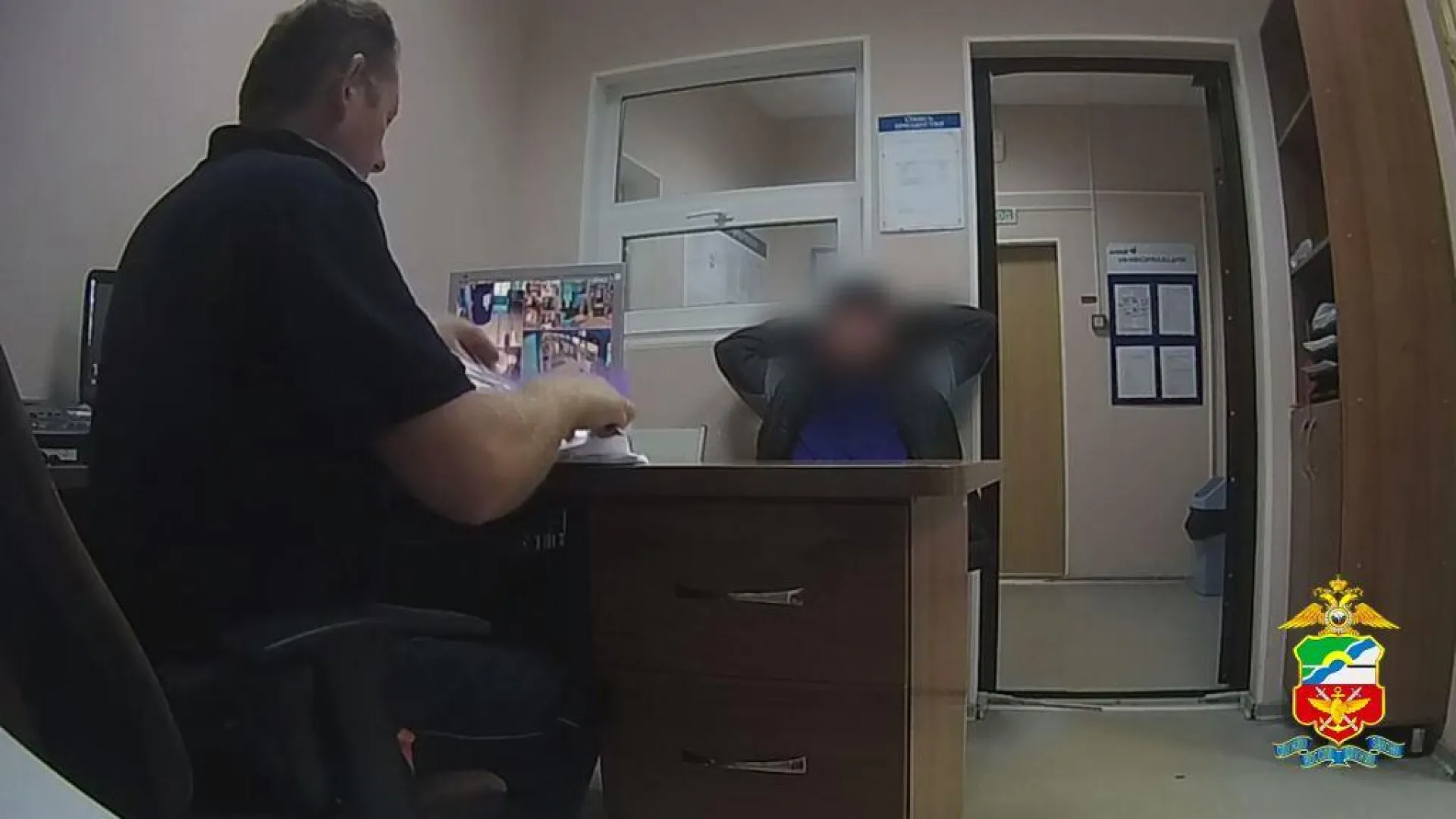 Жителя Алтайского края задержали за дебош на борту самолёта Жителя Алтайского края задержали за дебош на борту самолёта