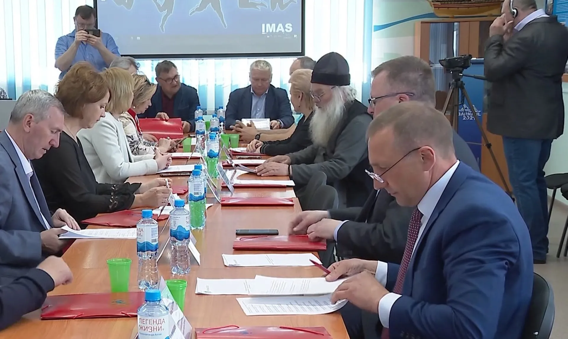 «Драконам» быть. Ректоры алтайских вузов подписали соглашение по студенческой гребле на лодках и сапах «Драконам» быть. Ректоры алтайских вузов подписали соглашение по студенческой гребле на лодках и сапах