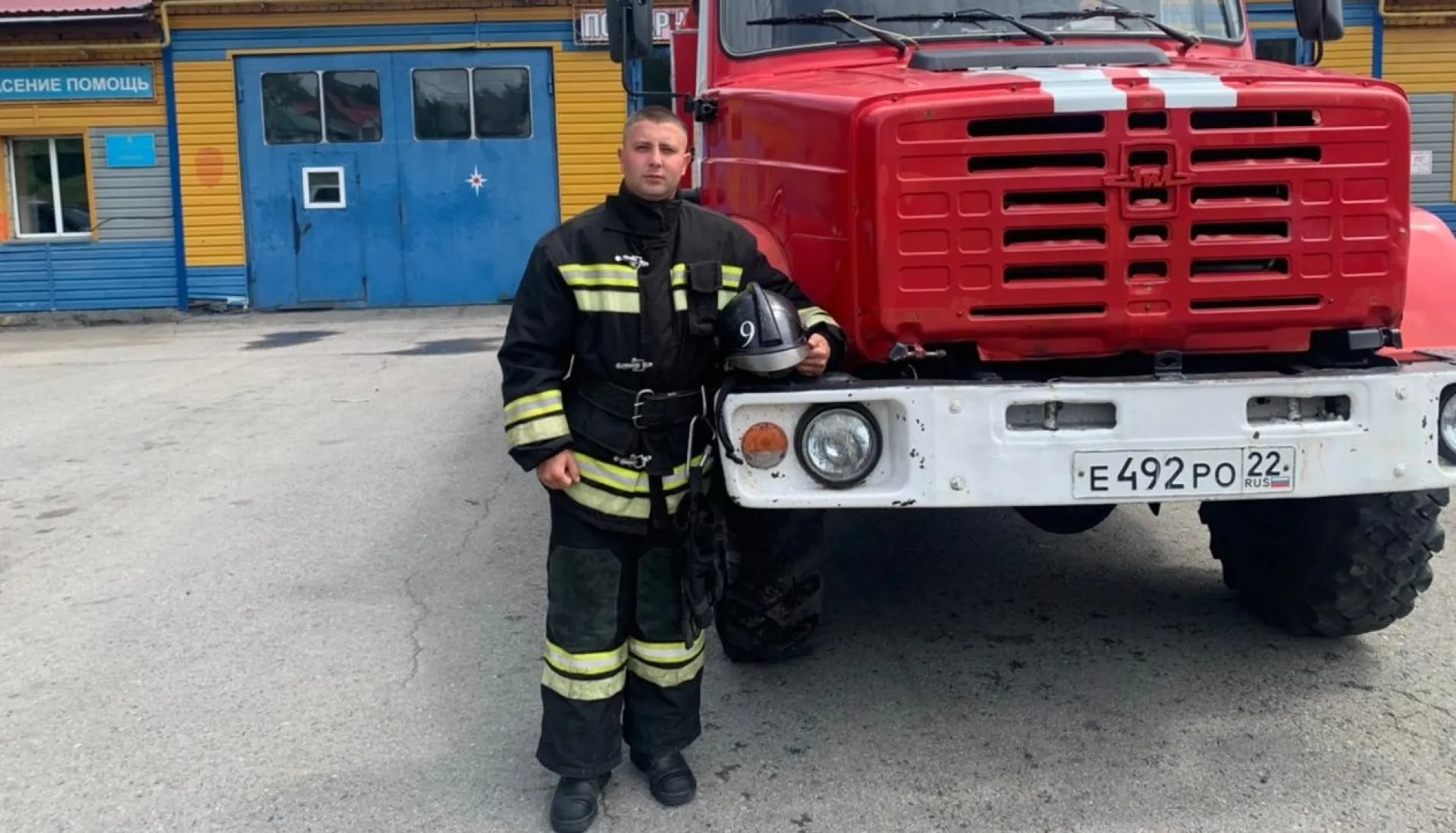 Пожарный спас тонущего мужчину в Алтайском крае Пожарный спас тонущего мужчину в Алтайском крае