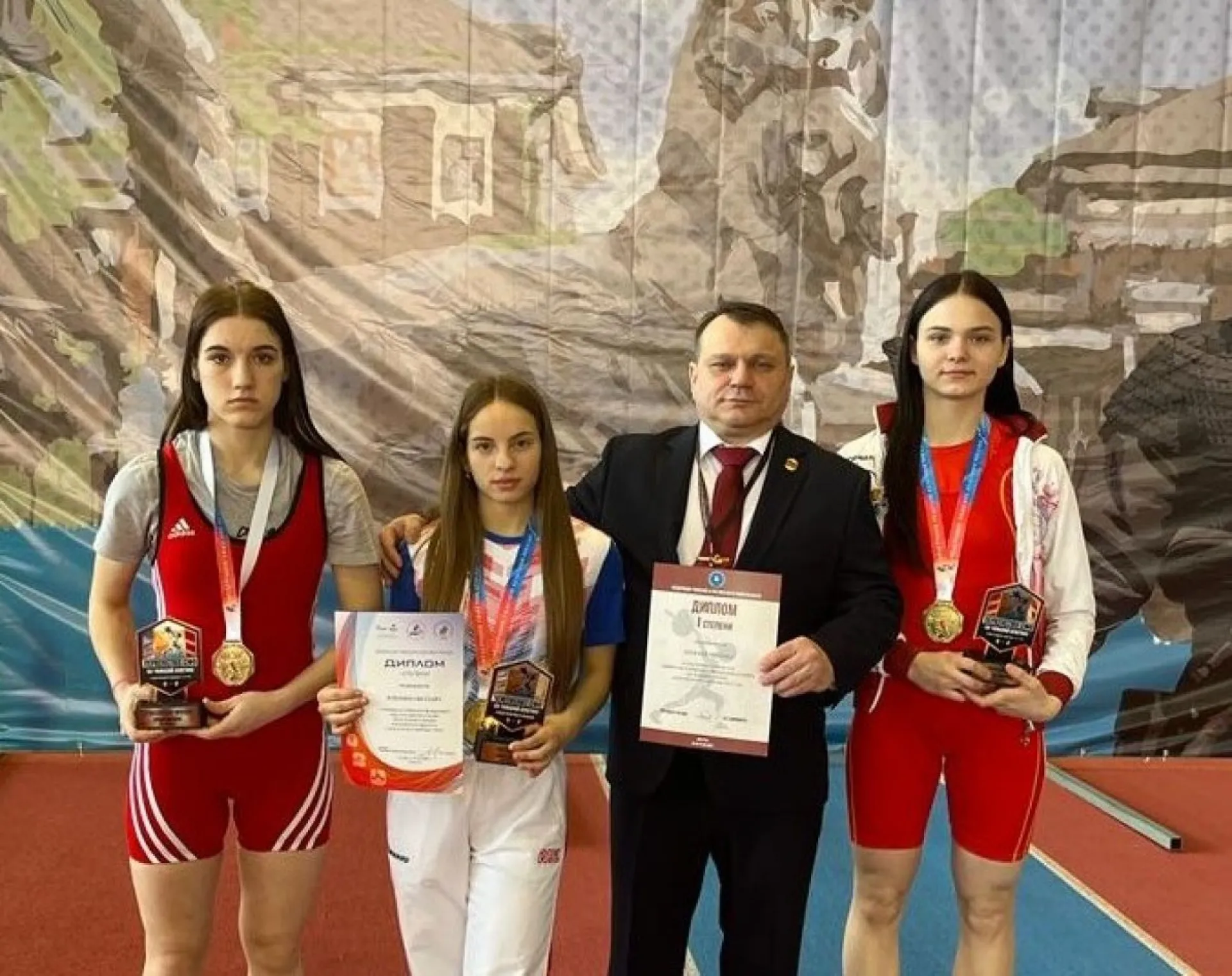 Алтайские спортсменки взяли золото на чемпионате Сибири по тяжелой атлетике