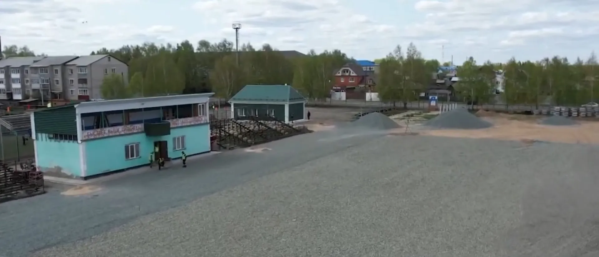 Ремонт стадиона в Ребрихе завершится уже в октябре Ремонт стадиона в Ребрихе завершится уже в октябре