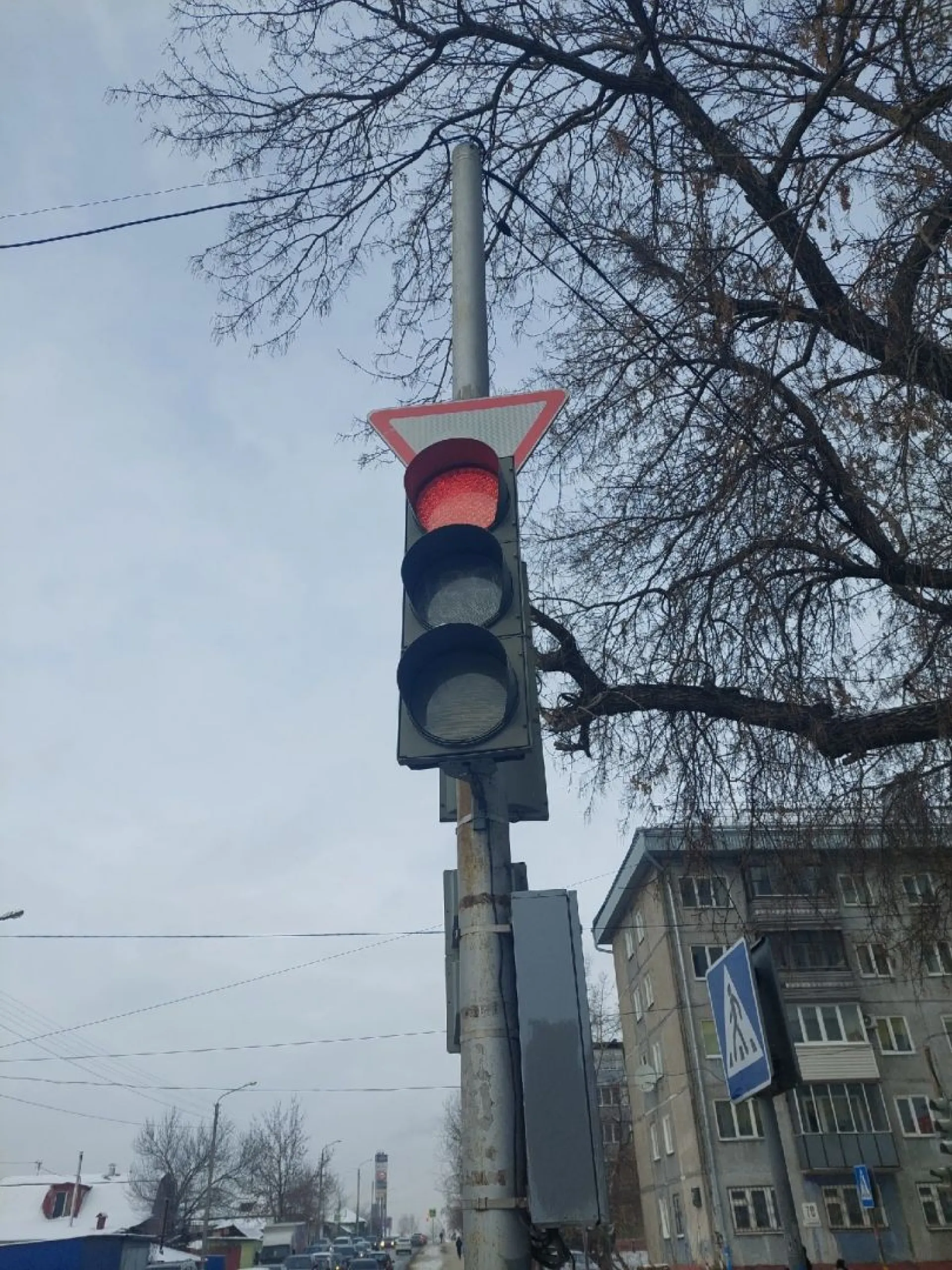 В Барнауле на пересечении улиц Попова и Юрина отключили светофоры