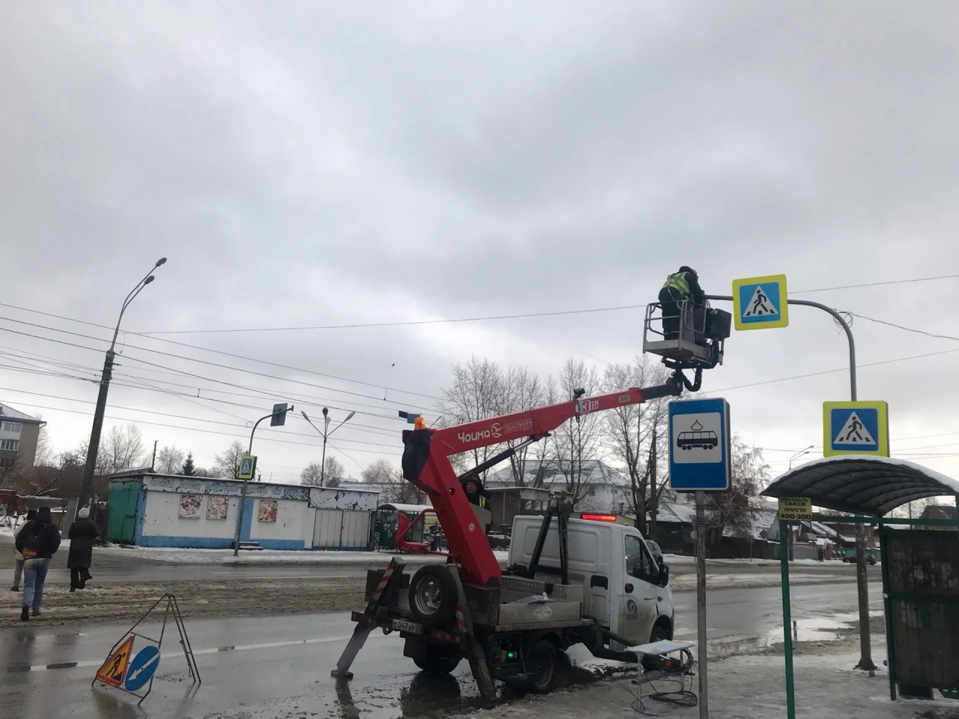 Светофор установили на оживленном участке дороги в Барнауле Светофор установили на оживленном участке дороги в Барнауле