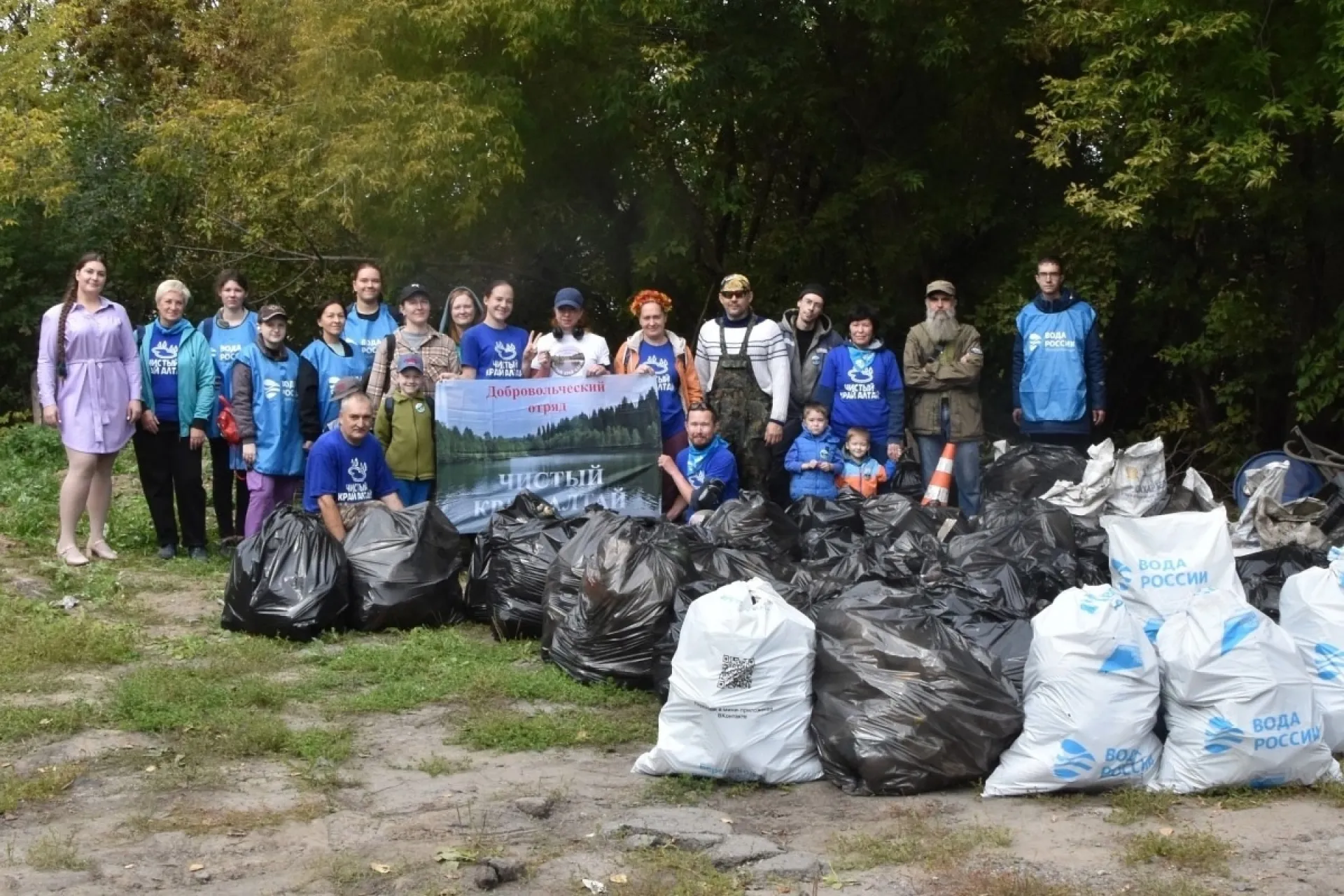 Добровольцы очистили берега реки Пивоварки от мусора