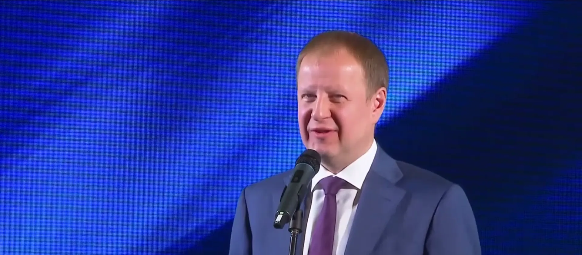 Виктор Томенко в преддверии Дня местного самоуправления поздравил тружеников муниципалитетов региона