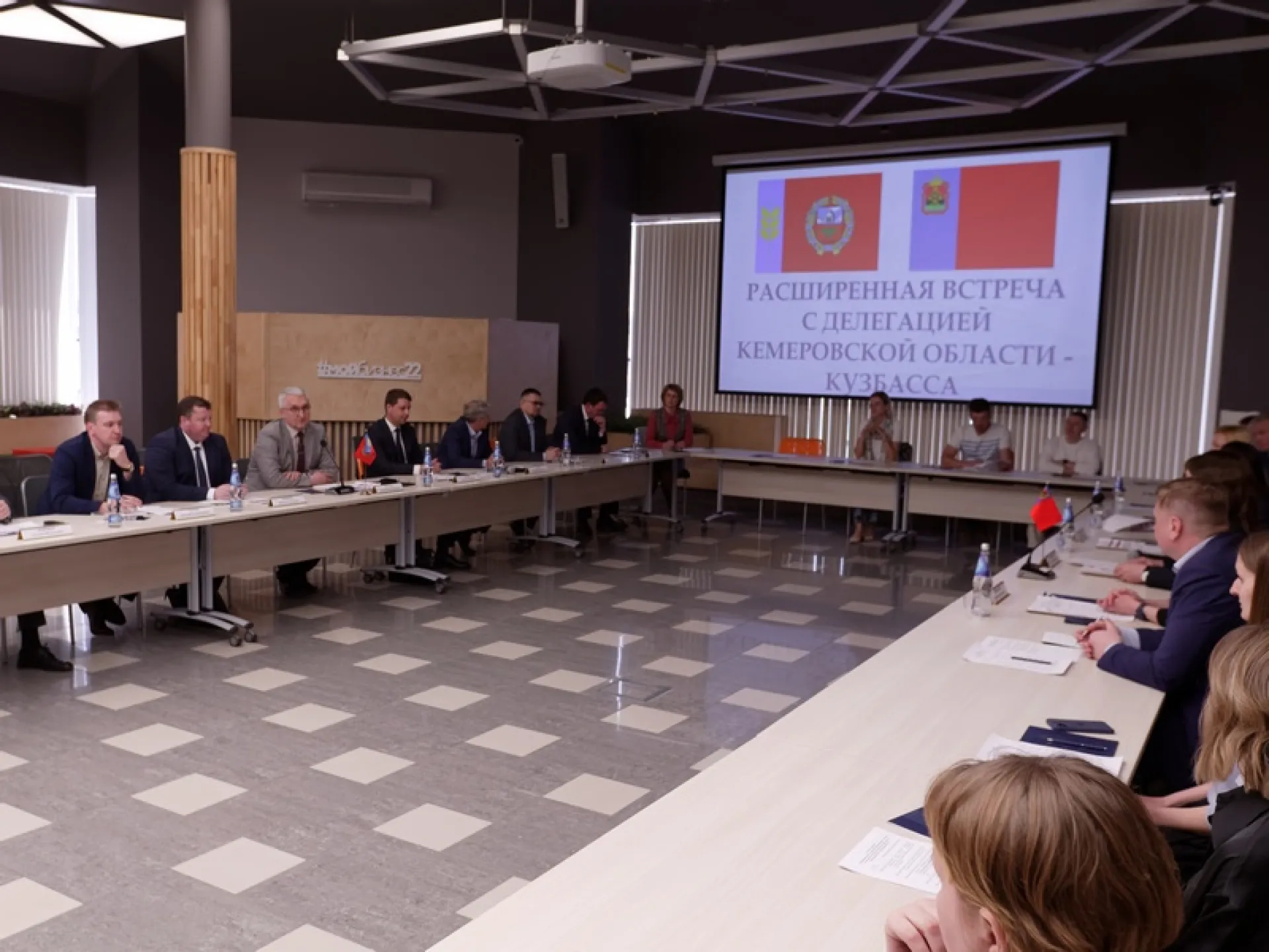 Алтайский край и Кемеровская область обновят дорожную карту развития сотрудничества Алтайский край и Кемеровская область обновят дорожную карту развития сотрудничества