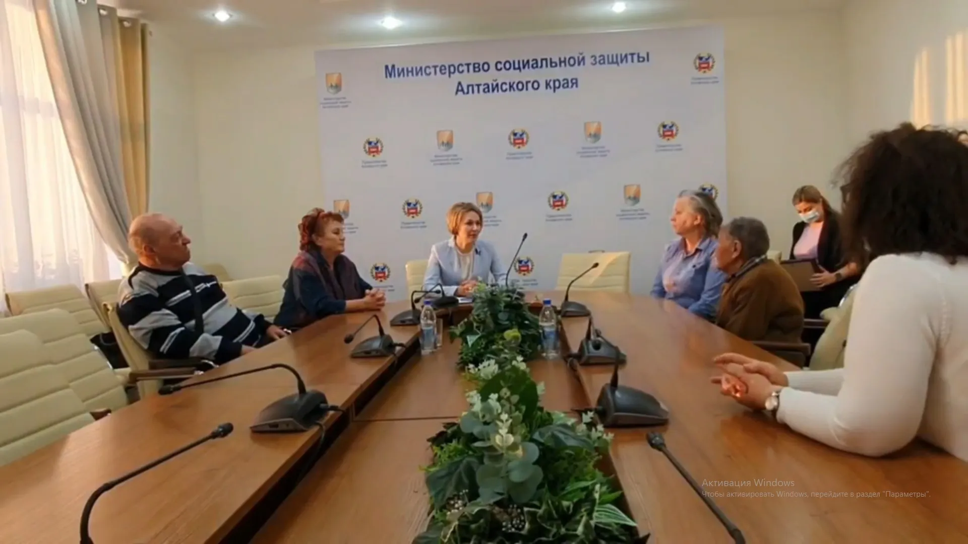 Гражданам России, приехавшим в Алтайский край с Крайнего Севера, вручили государственные жилищные сертификаты Гражданам России, приехавшим в Алтайский край с Крайнего Севера, вручили государственные жилищные сертификаты