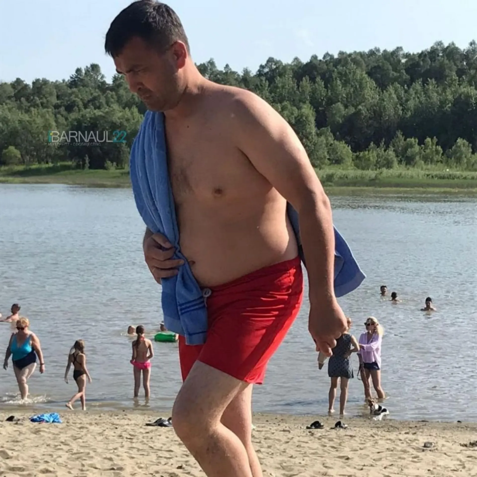 Мужчина реанимировал ребенка на пляже Алтайского края Мужчина реанимировал ребенка на пляже Алтайского края