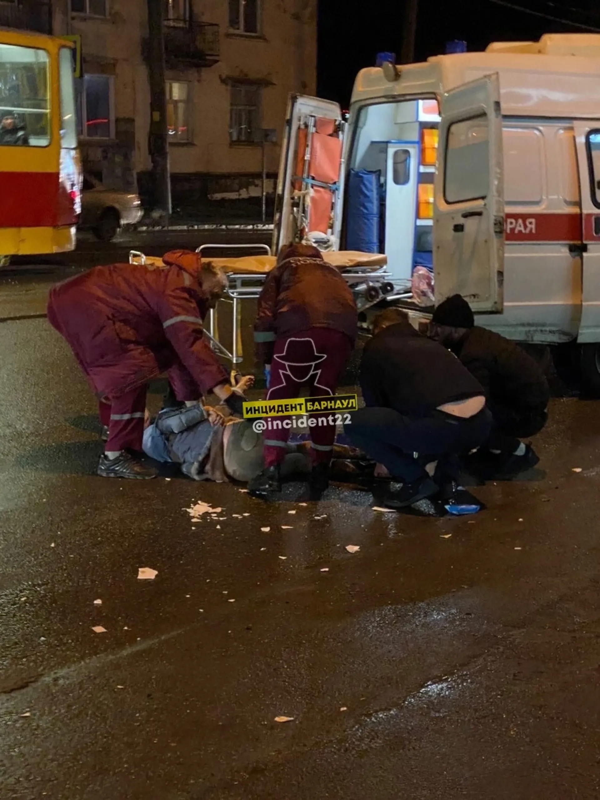 Женщину с ребенком сбили на одной из улиц Барнаула