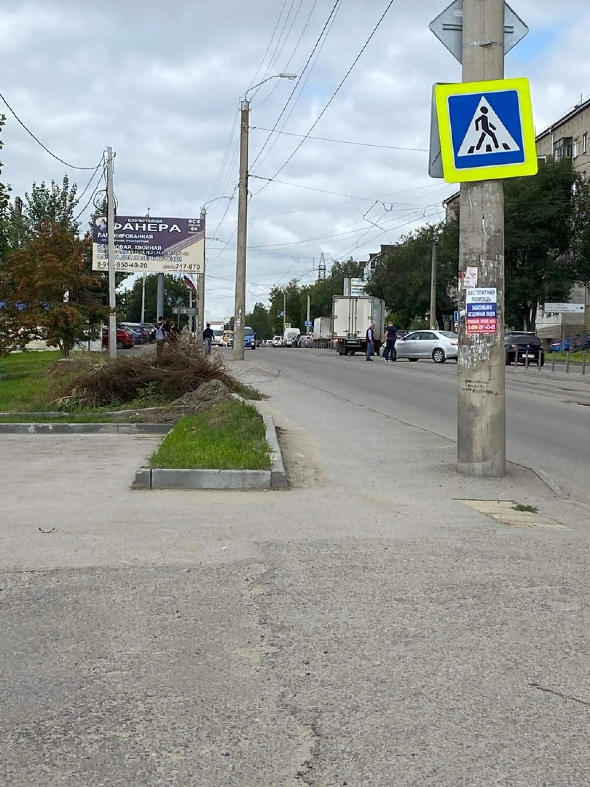 Движение трамваев оказалось заблокированным в результате ДТП в Барнауле