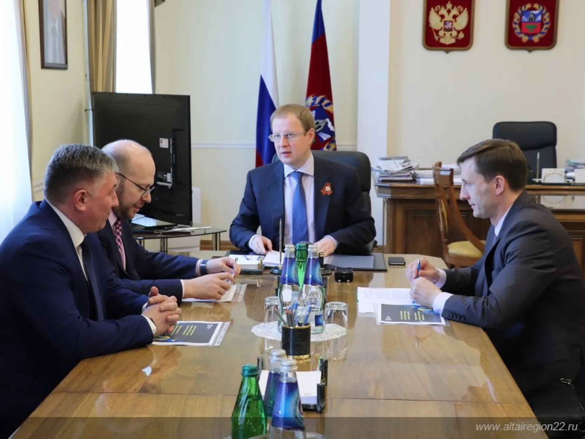 Губернатор Алтайского края Виктор Томенко встретился с генеральным директором Сибирской генерирующей компании Степаном Солженицыным