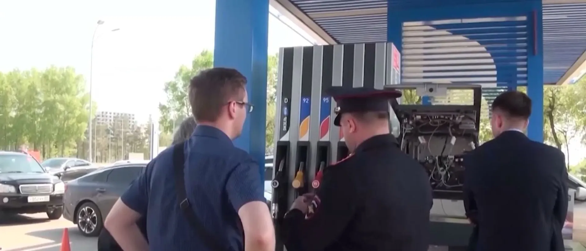 Полицейские задержали подозреваемых в хищении нефтепродуктов в Алтайском крае Полицейские задержали подозреваемых в хищении нефтепродуктов в Алтайском крае