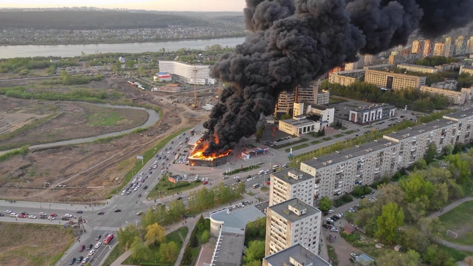 Крупный пожар произошёл в Кемерове Крупный пожар произошёл в Кемерове