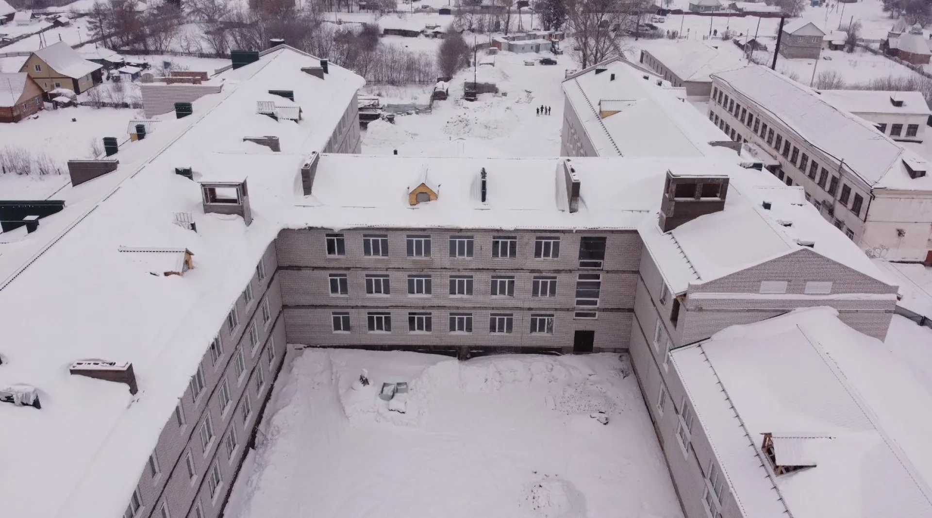 В Первомайском районе строится новая школа. Ход работ на контроле у губернатора Алтайского края В Первомайском районе строится новая школа. Ход работ на контроле у губернатора Алтайского края