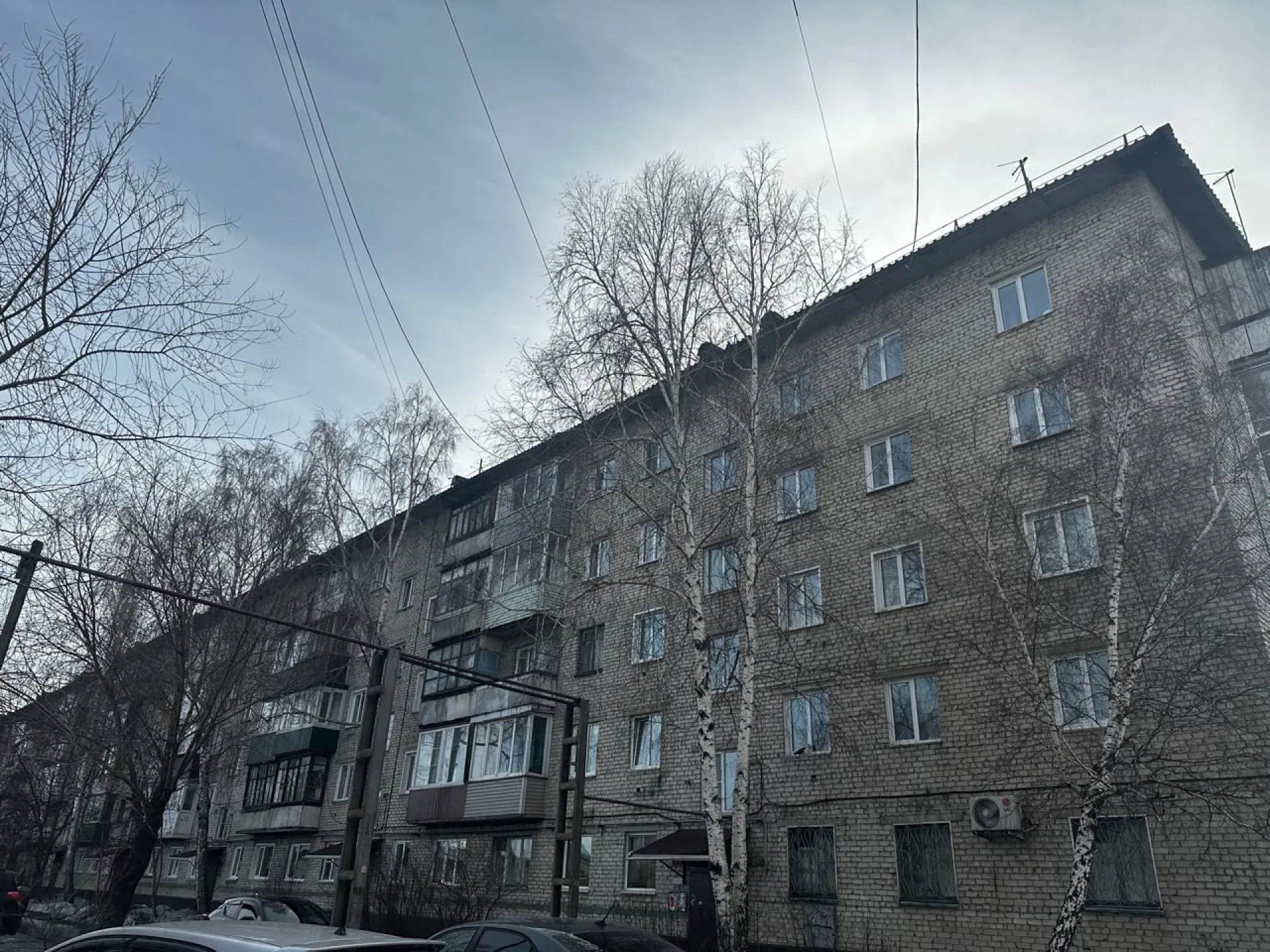 Уголовное дело возбудили после падения снежной глыбы на пенсионерку в Камне-на-Оби