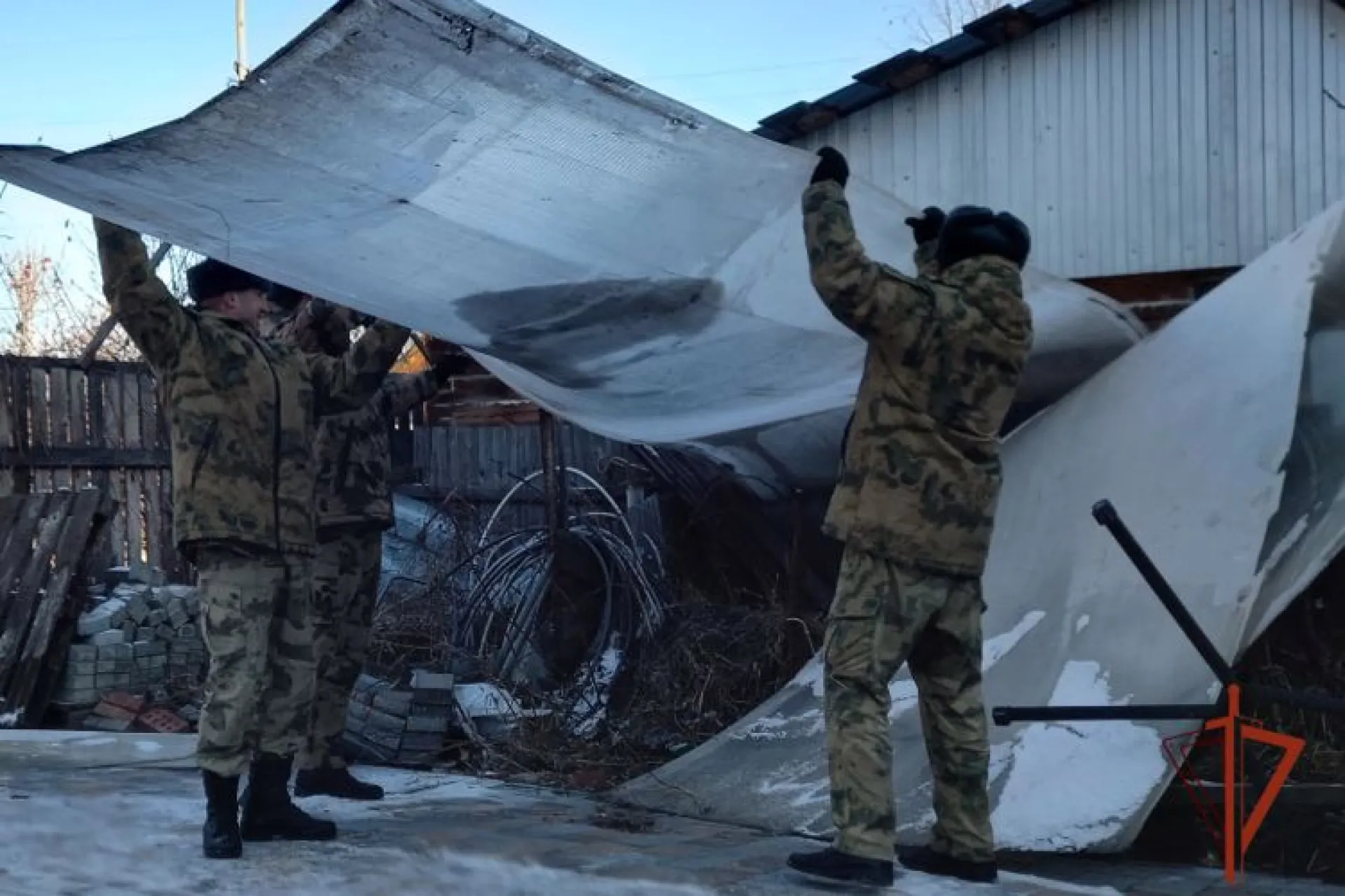 Росгвардейцы помогли вдове бывшего сослуживца в Барнауле Росгвардейцы помогли вдове бывшего сослуживца в Барнауле