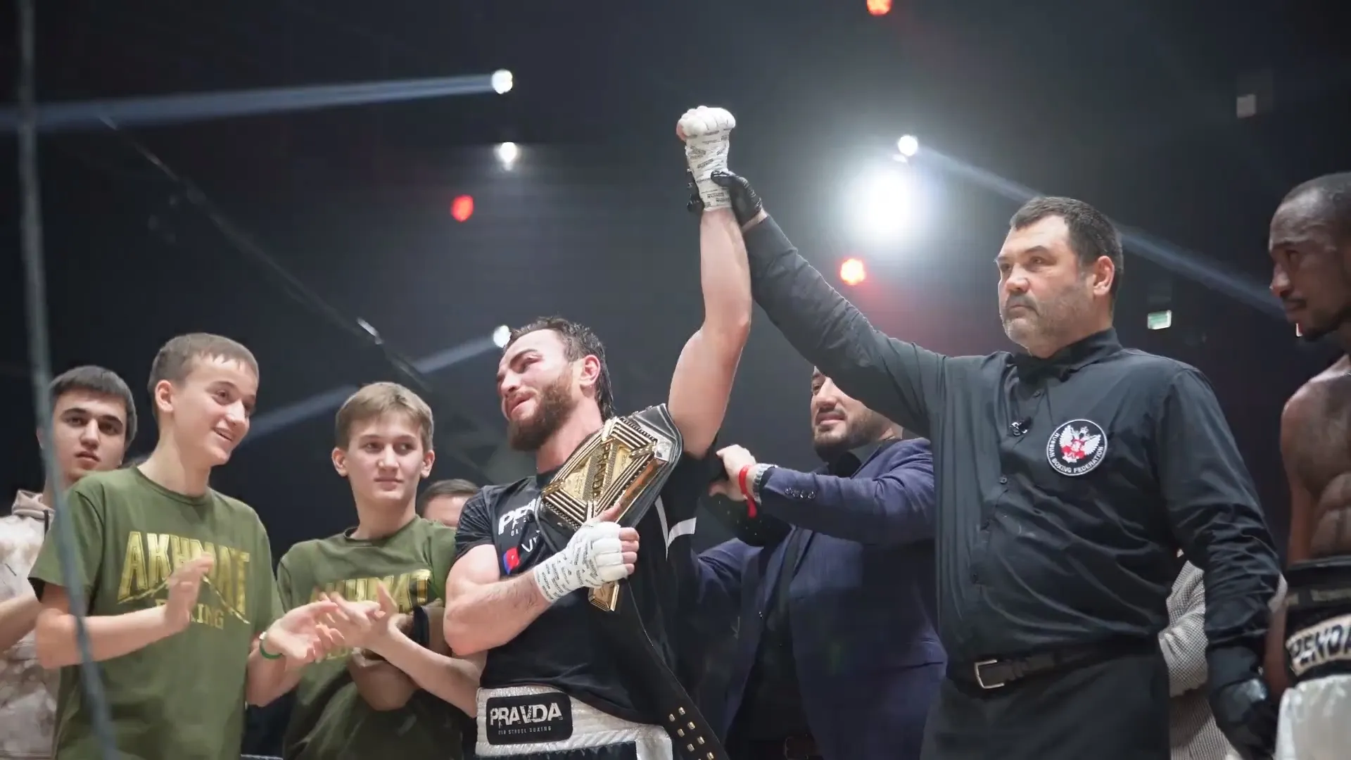 Барнаульские мастера изготовили чемпионские пояса для крупного международного турнира по боксу Барнаульские мастера изготовили чемпионские пояса для крупного международного турнира по боксу