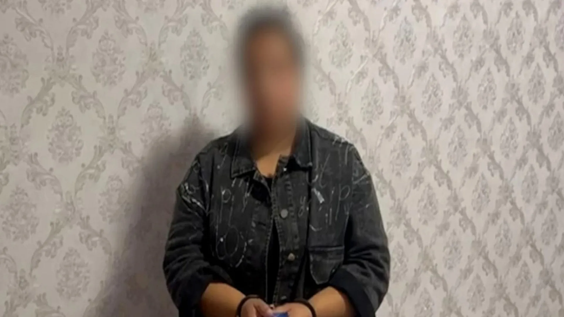 Женщину с оптовой партией наркотика, в 5 тысяч раз более сильного чем героин, задержали в Барнауле Женщину с оптовой партией наркотика, в 5 тысяч раз более сильного чем героин, задержали в Барнауле