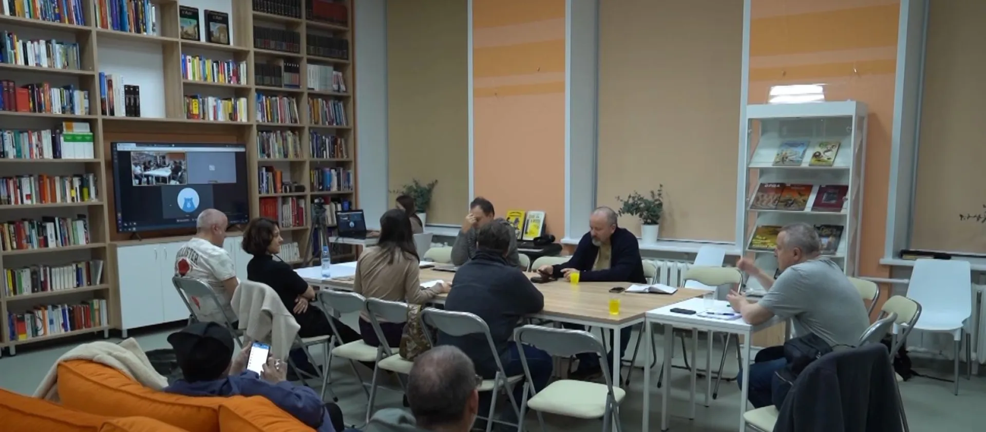 Питчинг киносценариев участников конкурса «Донбасс – человеческое измерение» прошёл в Барнауле Питчинг киносценариев участников конкурса «Донбасс – человеческое измерение» прошёл в Барнауле