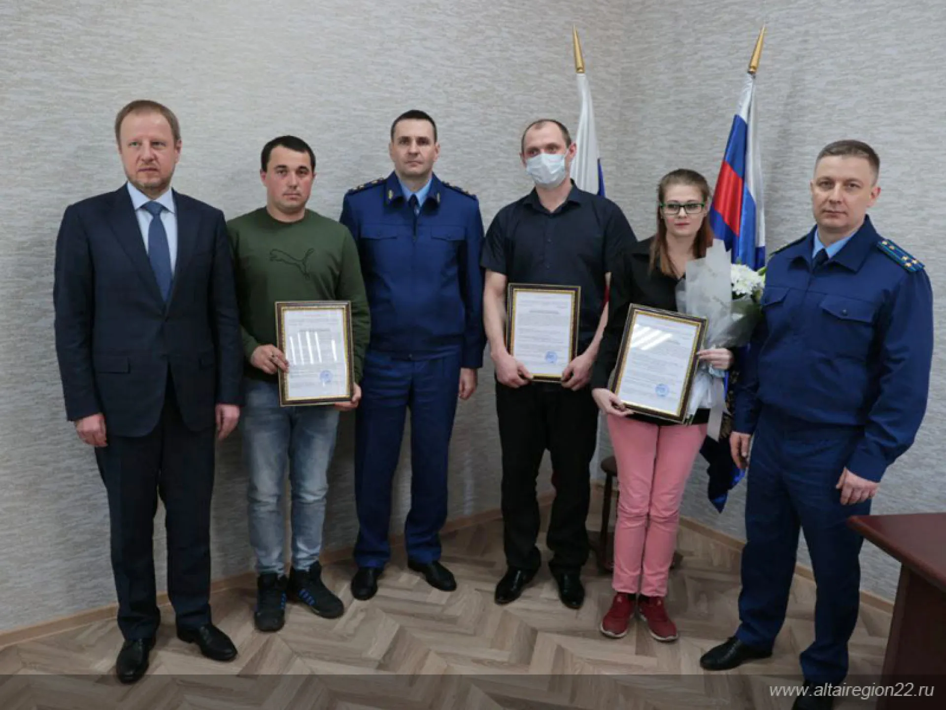 Жилищные сертификаты вручили детям-сиротам в Бийске