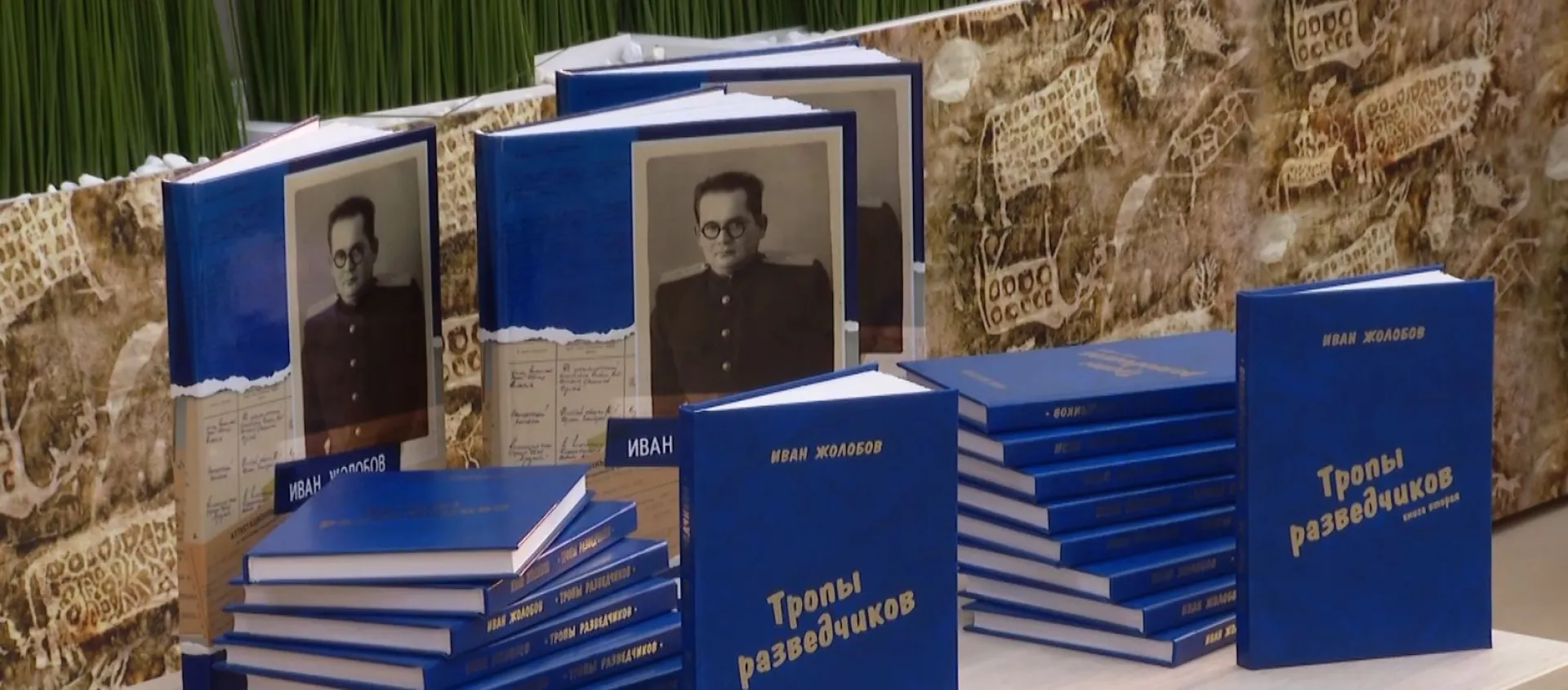 Книгу алтайского писателя Ивана Жолобова презентовали в библиотеке имени Шишкова