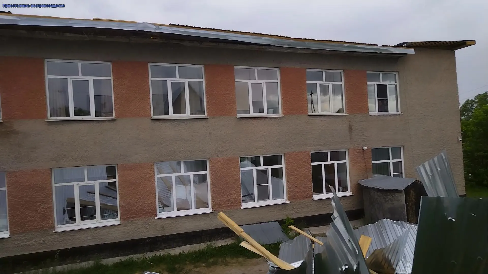 В детской школе искусств упала крыша в Алтайском крае В детской школе искусств упала крыша в Алтайском крае