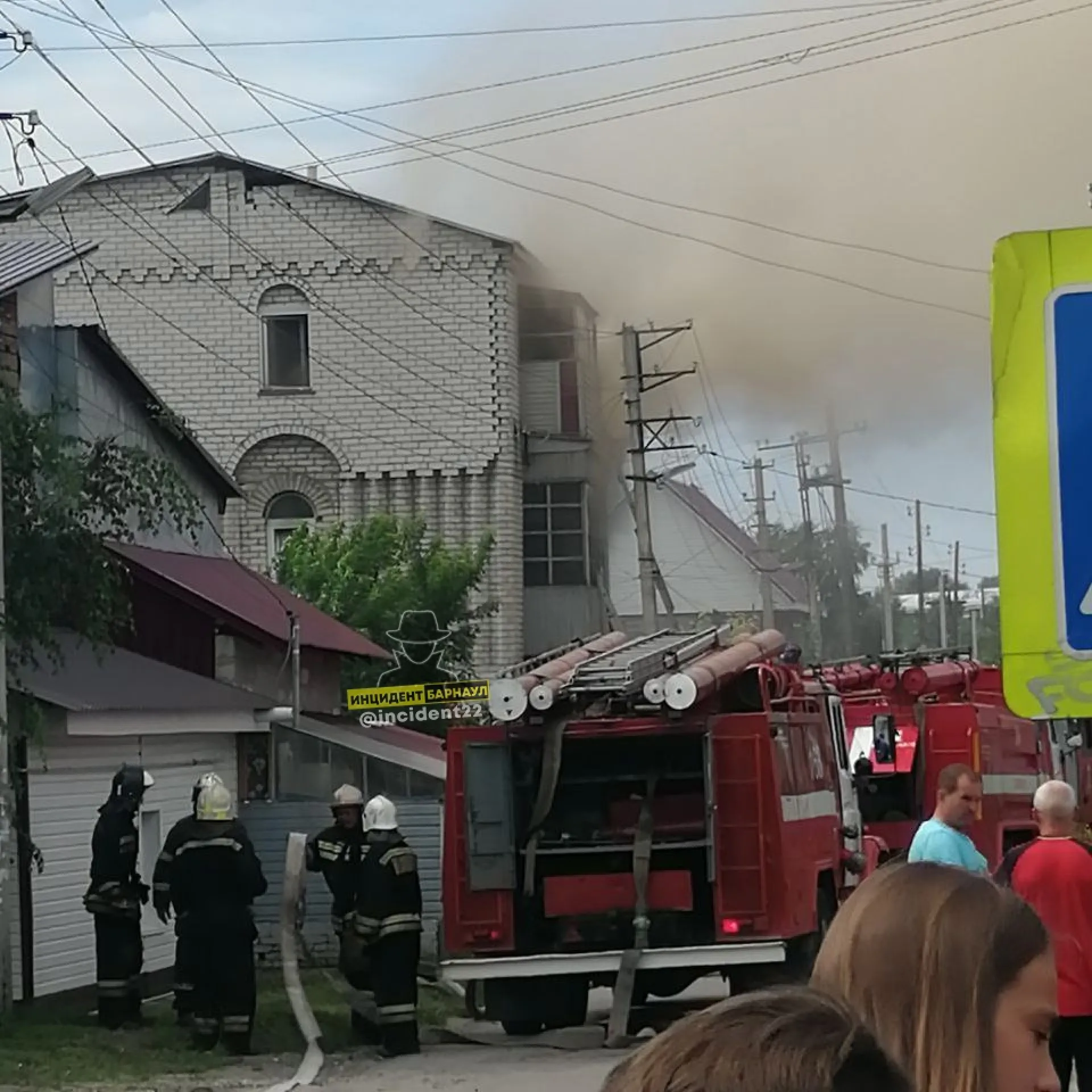 В одном из частных домов Барнаула произошёл пожар В одном из частных домов Барнаула произошёл пожар