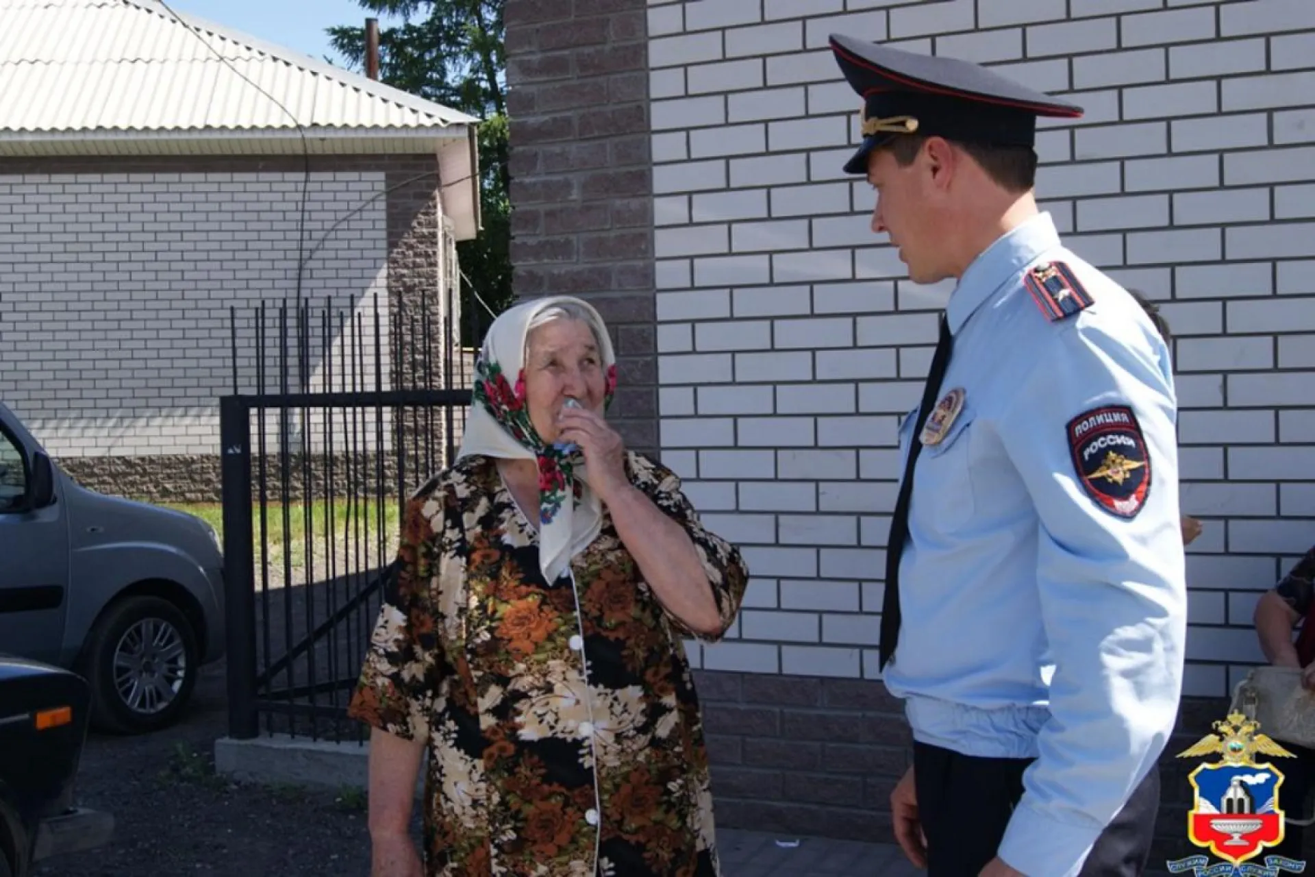 Группа аферистов в Алтайском крае обманула 82 пенсионеров под видом ремонта окон и розеток Группа аферистов в Алтайском крае обманула 82 пенсионеров под видом ремонта окон и розеток