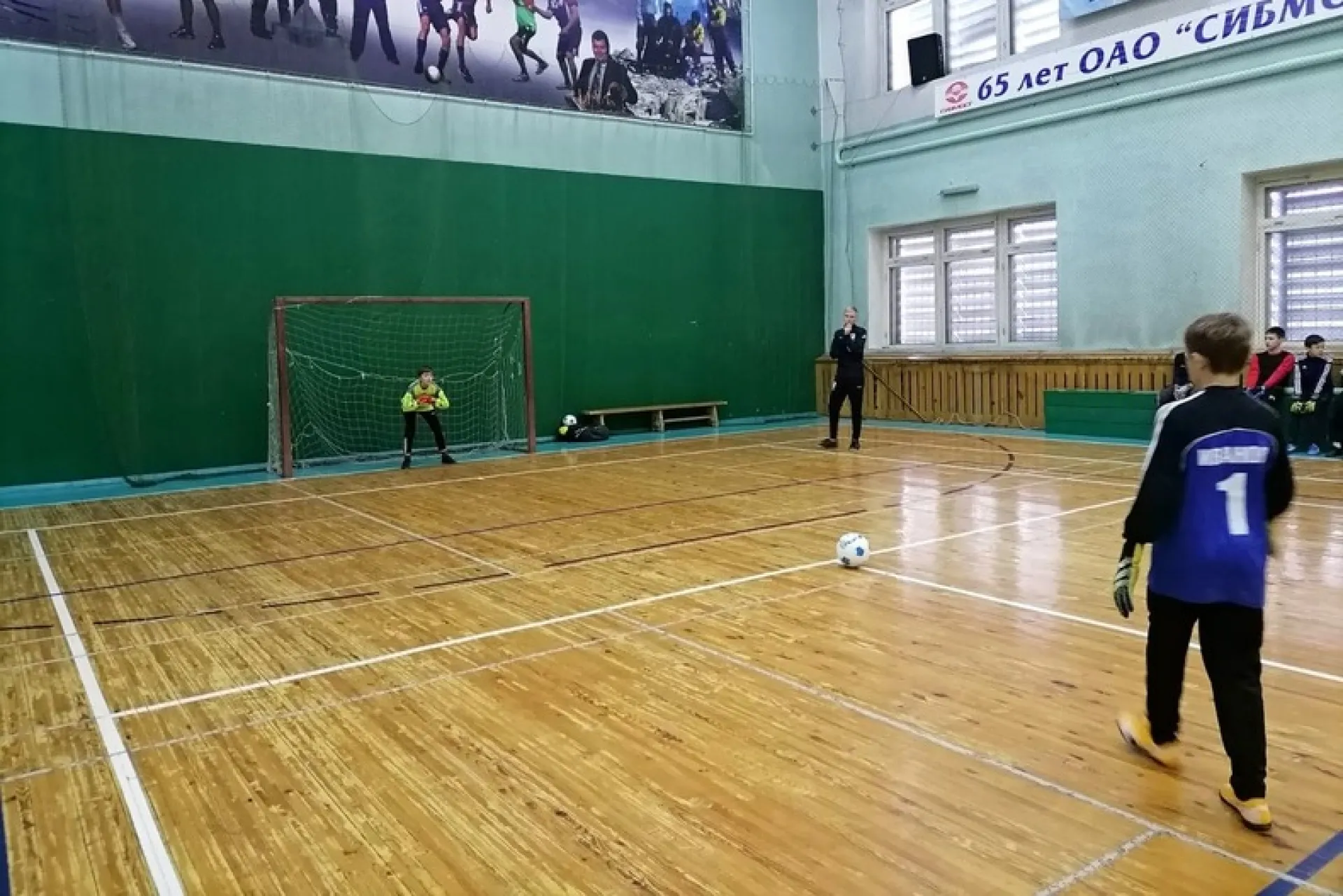 В Барнауле прошёл первый фестиваль вратарского мастерства для детей