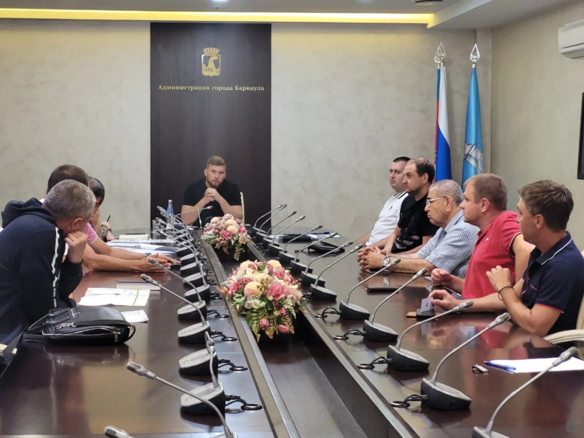 На улицах Барнаула обновили дорожное покрытие