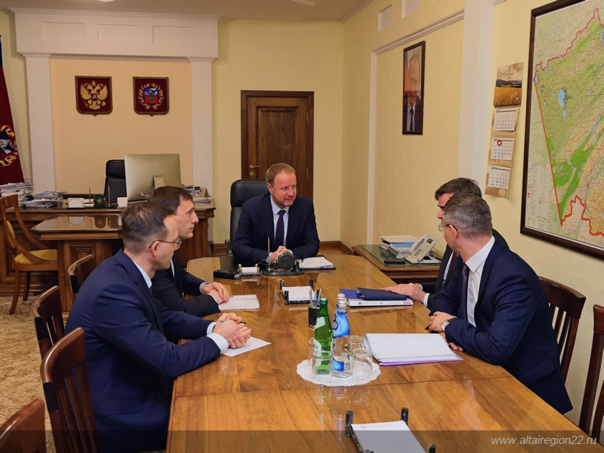 Виктор Томенко познакомился с новым руководителем компании «Газпром газораспределение Барнаул» Виктор Томенко познакомился с новым руководителем компании «Газпром газораспределение Барнаул»