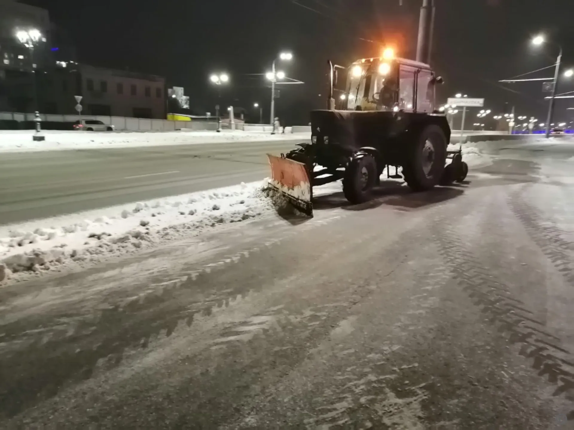 519 кубометров снега вывезли за прошедшую ночь с дорог Барнаула 519 кубометров снега вывезли за прошедшую ночь с дорог Барнаула
