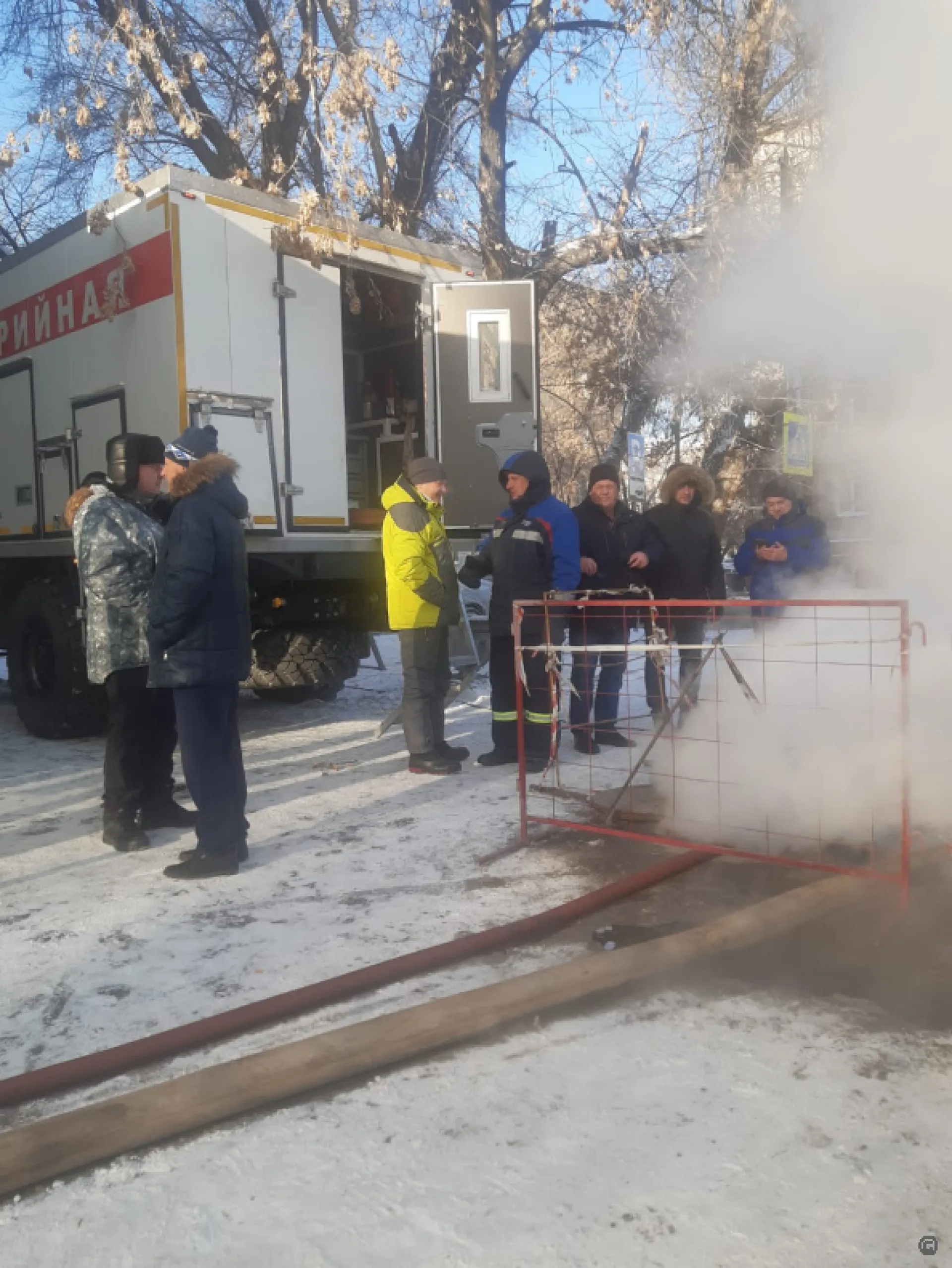 В Барнауле несколько жилых домов остались без отопления из-за прорыва теплосети