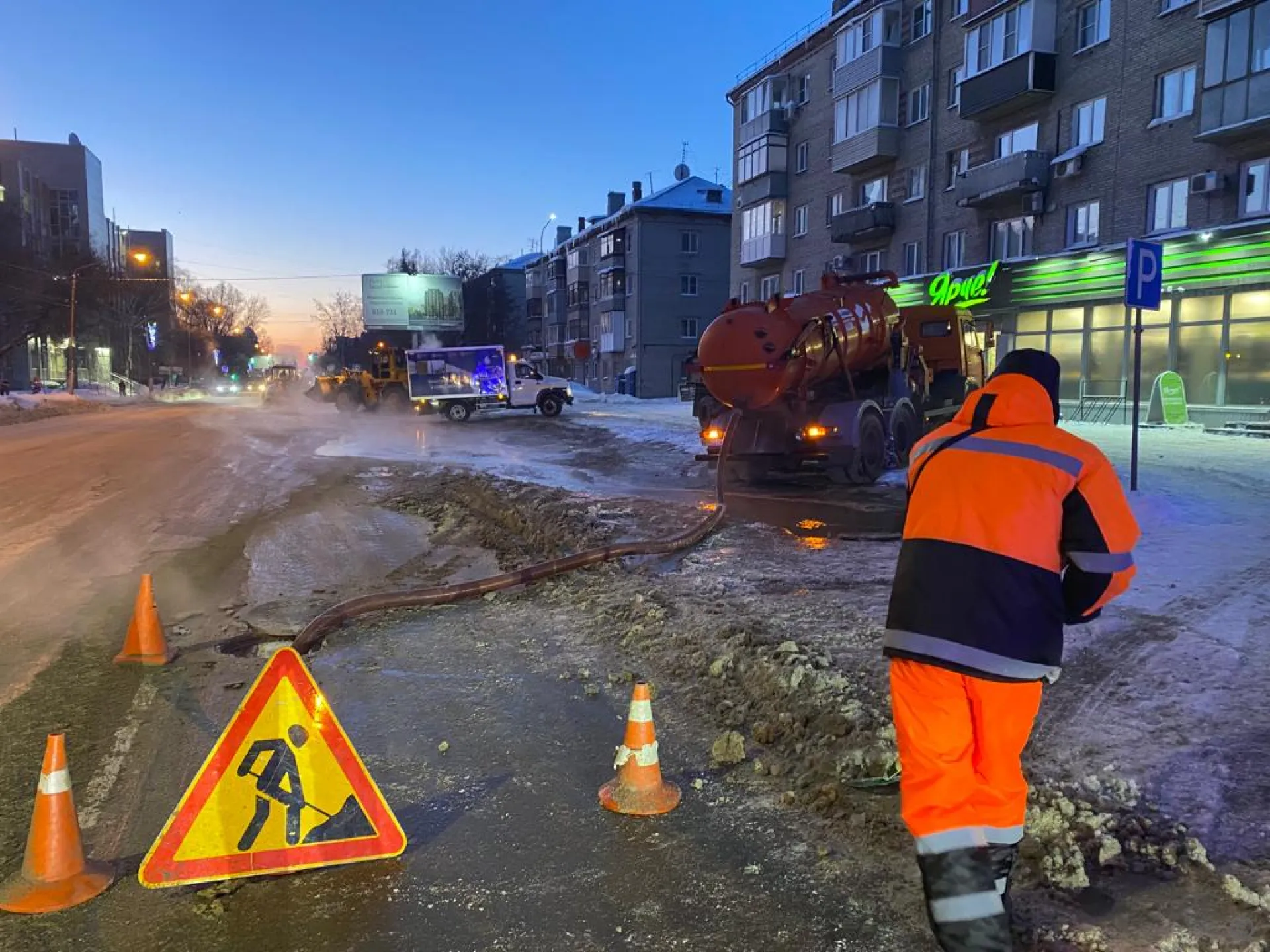 В центре Барнаула случился прорыв водопроводной трубы